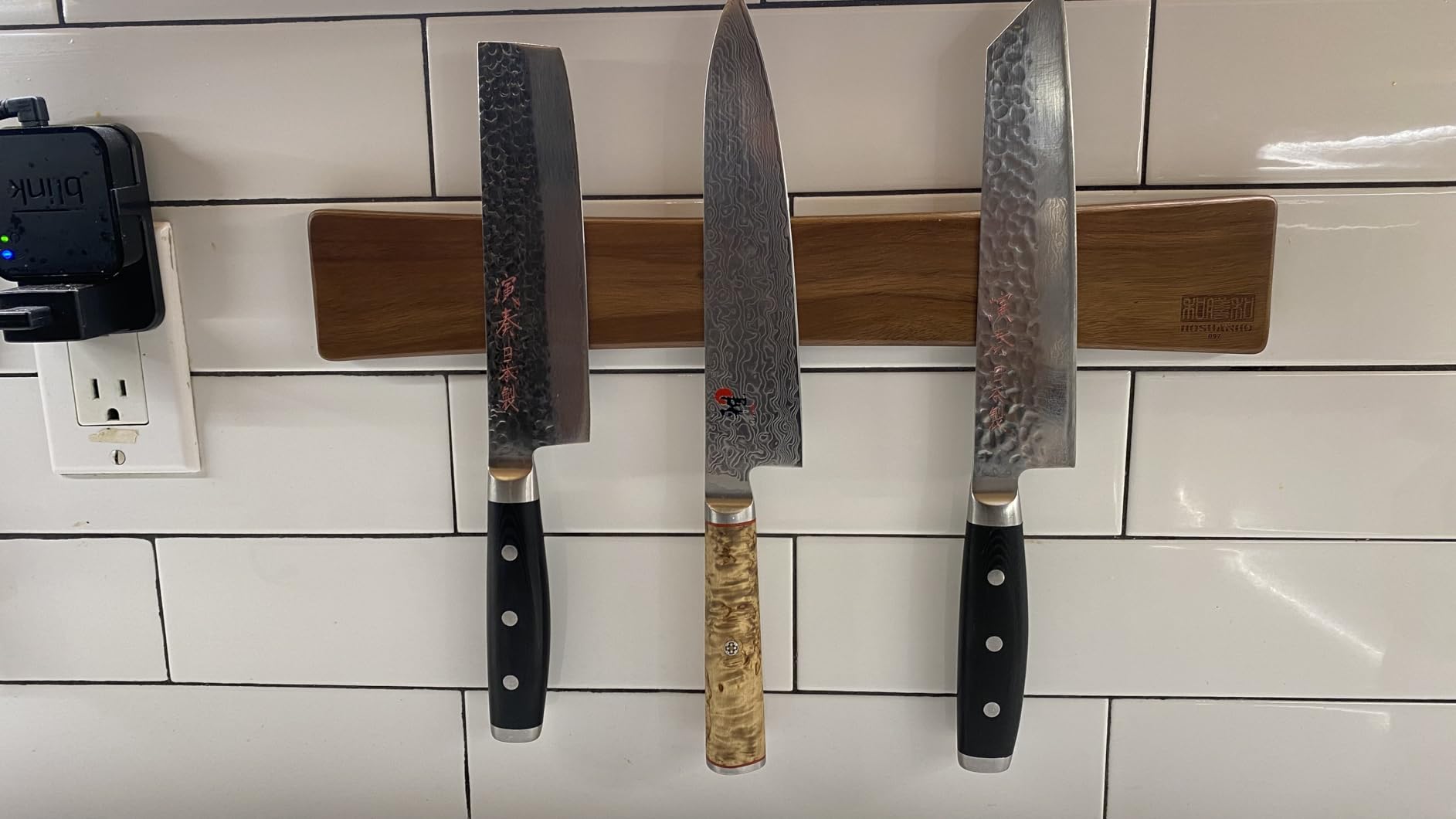 HOSHANHO Magnetic Knife Strips, Magnetic Knife Holder for Wall 16 Inch, Acacia Wood Knife Magnetic Strip Use as Knife Bar, Knife Holder for Kitchen Utensil Organizer customer photo 2