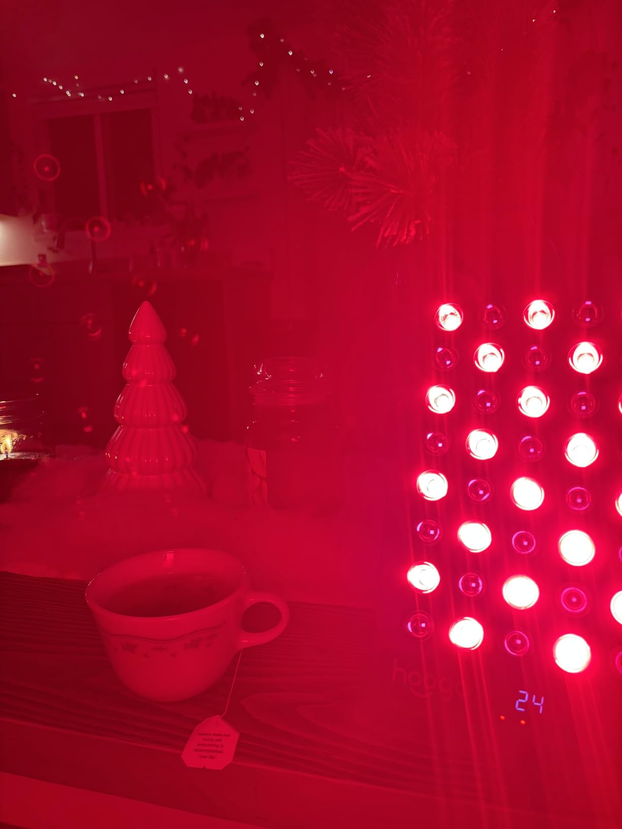 Hooga Red Light Therapy Panel Device - 660nm Red & 850nm Near Infrared Light Therapy, LED Light Therapy Lamp for Face & Body, 40 LEDs, Timer, Adjustable Stand - HG200 customer photo 2