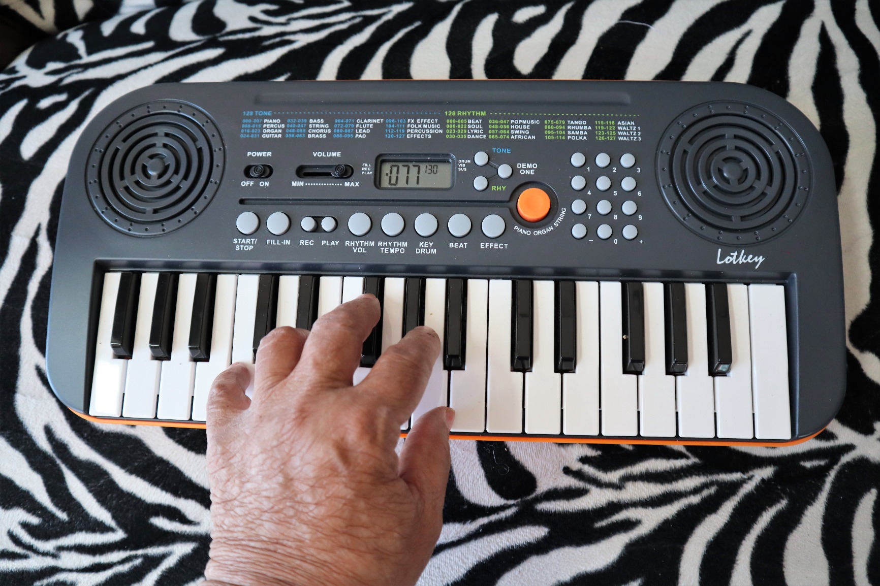 Kmise Mini Keyboard Piano 32 Key Small Portable Digital Electronic Keyboard with 30 Demo Songs Musical Gift for Beginners Kids(No Power Cord Included) customer photo 2