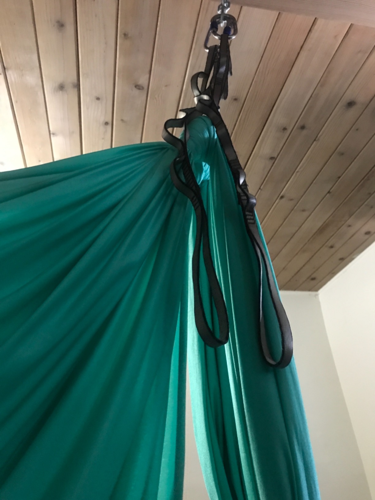 5.5 Yards Aerial Silks Yoga Swing Set - Aerial Yoga Hammock Kit Anti-Gravity Flying for Fitness, Low/Non Stretch Nylon Tricot Fabric Hardware Included for Dance customer photo 1