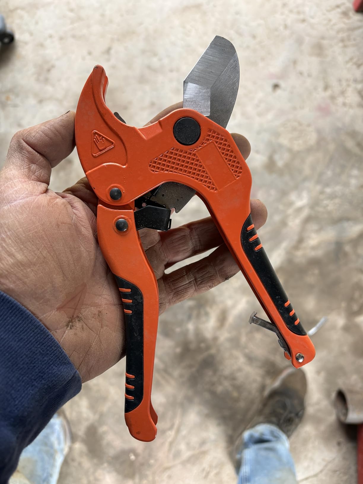 Bates- PVC Pipe Cutter, Cuts up to 1-1/4