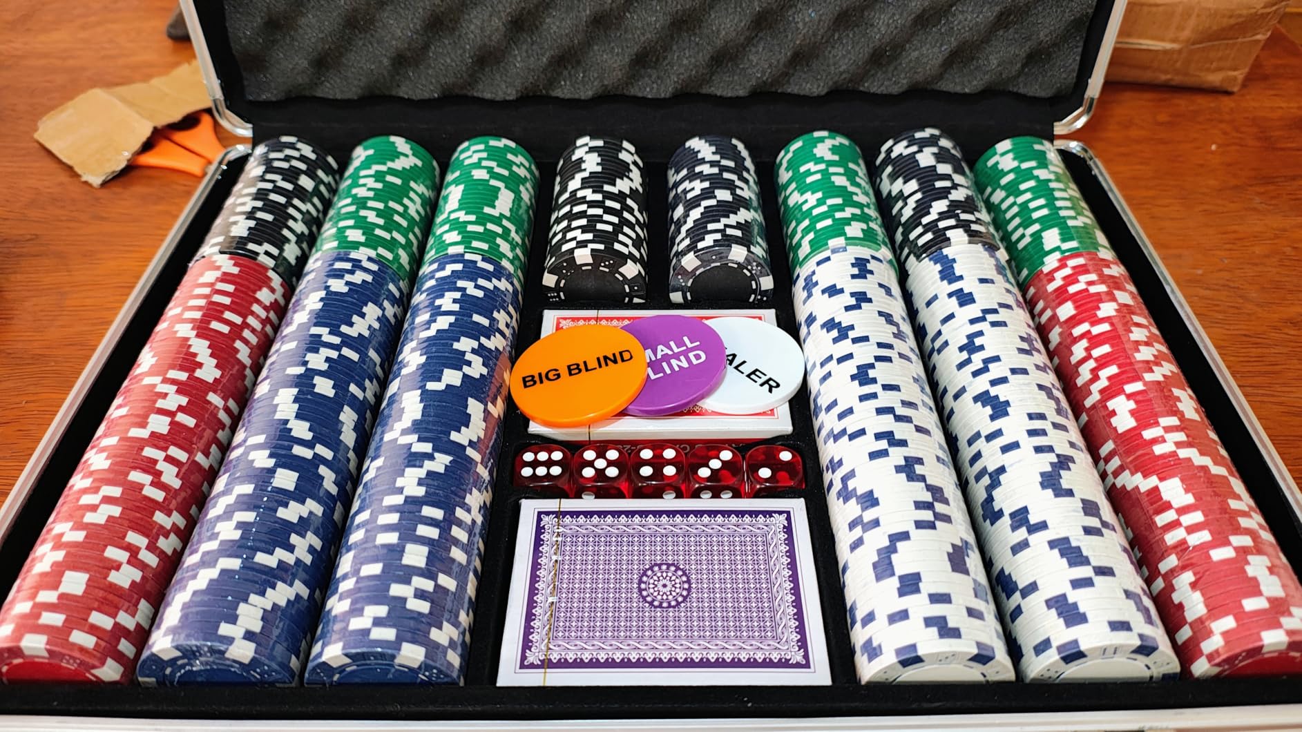 Homwom Poker Chip Set - 500PCS Poker Chips with Aluminum Case, 11.5 Gram Chips for Texas Hold'em Blackjack (500pcs) customer photo 2