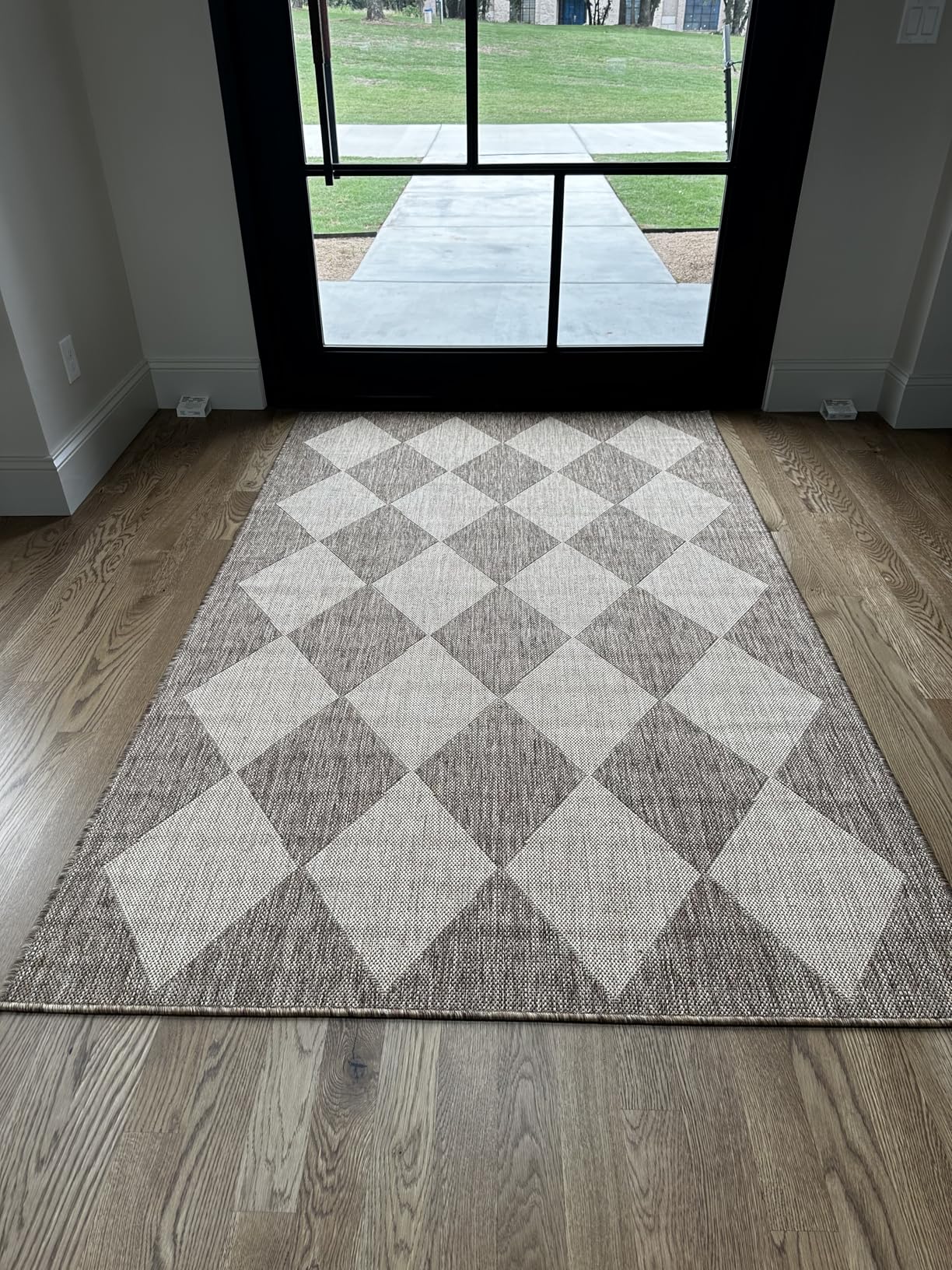 nuLOOM Outdoor Performance Collection Sabina Trellis Brown/Ivory, 8' x 10', Soft and Cozy, High Traffic, Stain Resistant, Easy Clean, Durable Area Rug for Indoor/Outdoor Patio, Deck, Porch, Garden customer photo 1