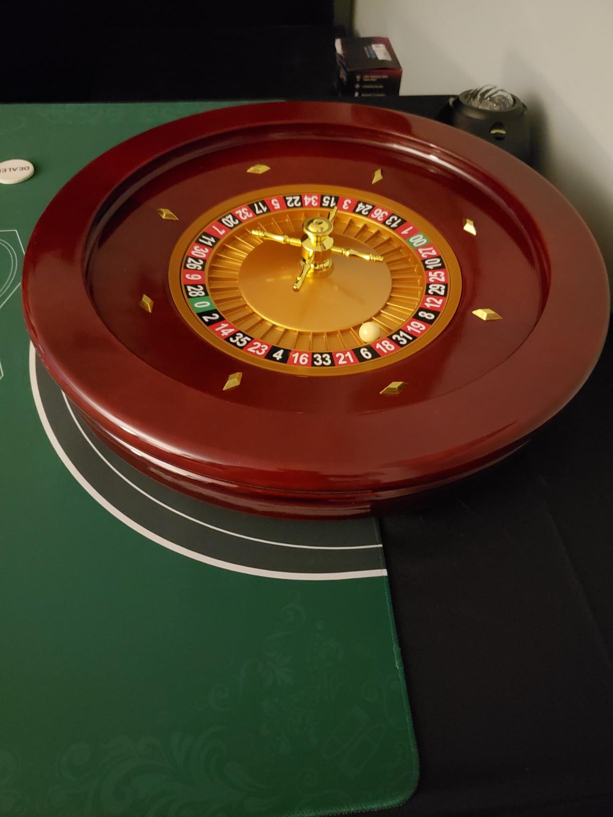 Yuanhe Deluxe Roulette Wheel Set - 20Inch Casino Grade High Glossy Roulette Game Set with 2 Balls Pills,Very Smooth Spinning Action,Great for Home Game Night or Professional Use customer photo 1