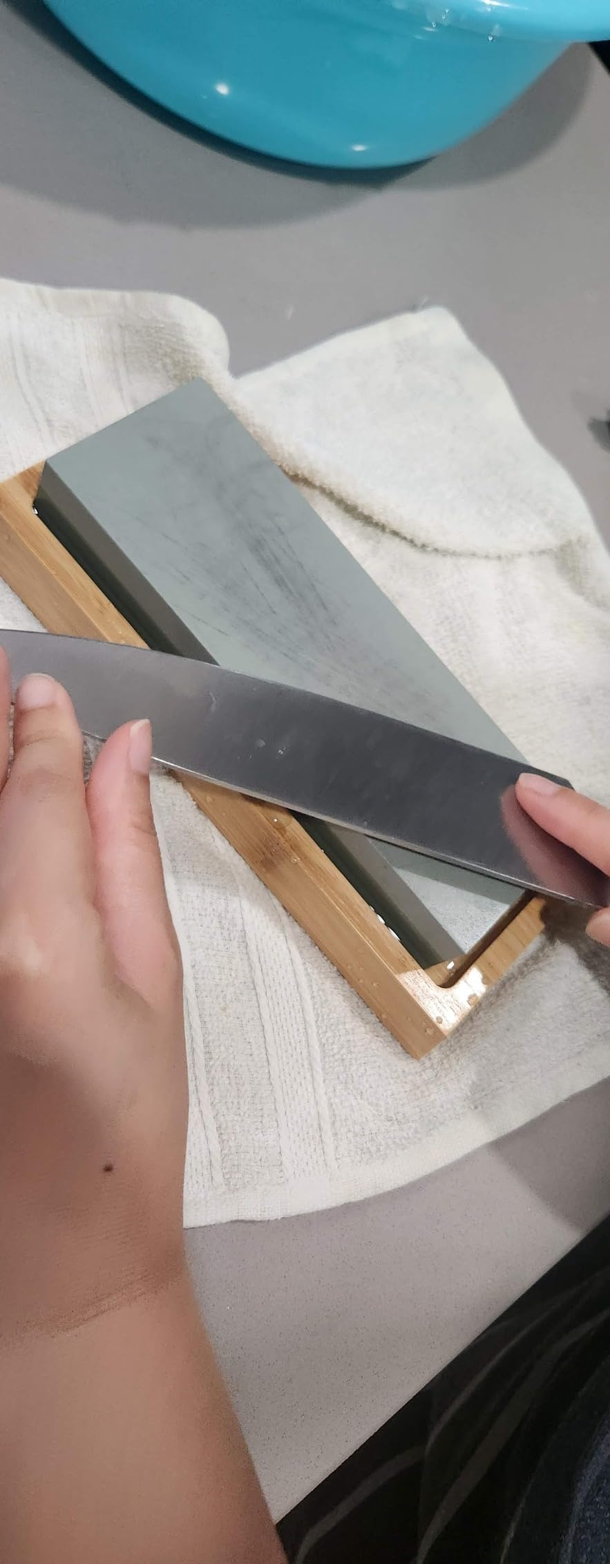 Knife Sharpening Stone Kit - 400/1000 3000/8000 Grit Wet Kitchen Whetstone Knife Sharpener Set with Non-slip Bamboo Rubber Base, Angle Guide, Flattening, Leather Strop and Cut Resistant Gloves customer photo 2