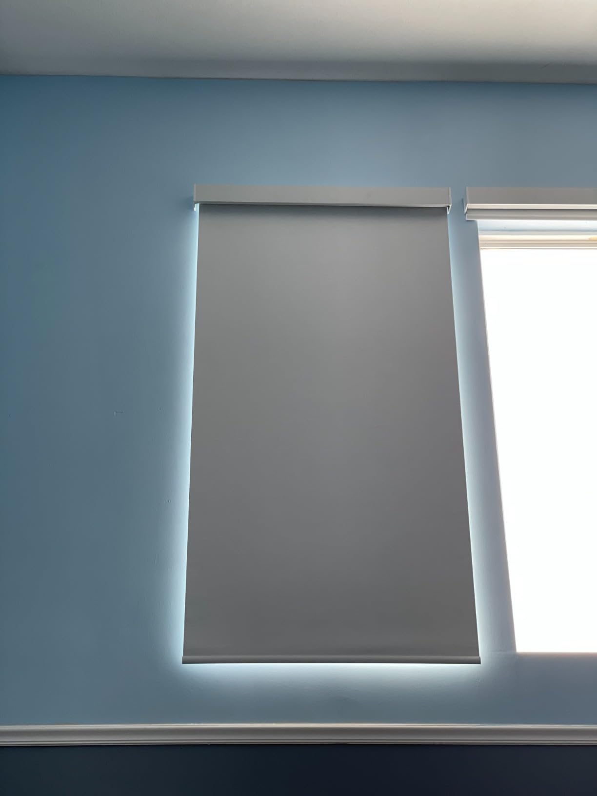 Motorized Roller Shade, 100% Blackout Smart Window Blinds Work with Homekit, Alexa, Google Home, Remote Control, Electric Blinds with USB/Solar Panel Charging, Linen White customer photo 2