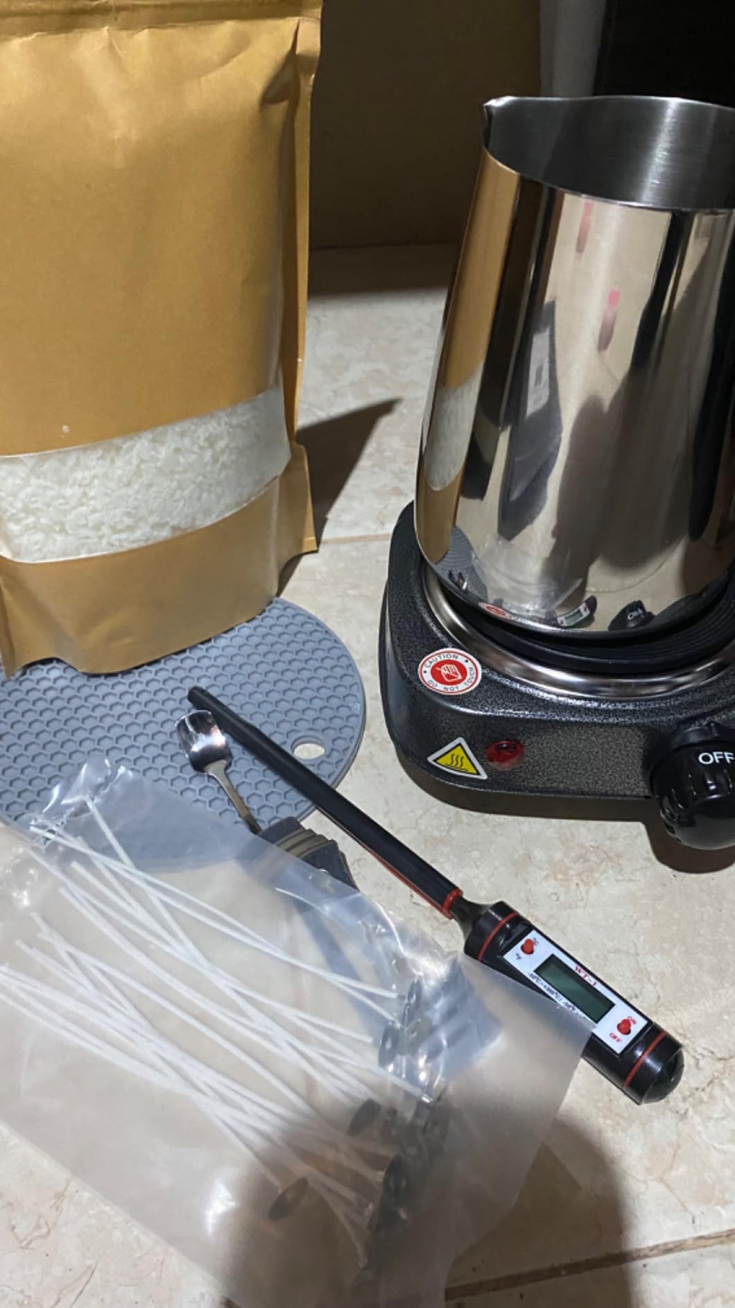 BBAXI Candle Making Pouring Pot with Electric Hot Plate for Melting Wax, Candle Wax Melting Pot with Heat-Resistant Handle and Long Stain Spoon, Candle Making Kit for Adults Beginners customer photo 1