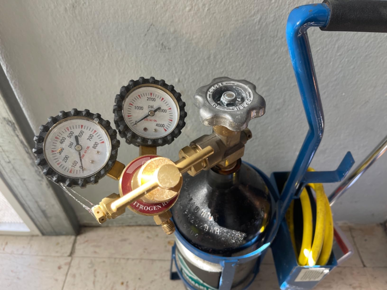 RX WELD Nitrogen Regulator, 0-800 PSI, CGA580 Inlet, 1/4