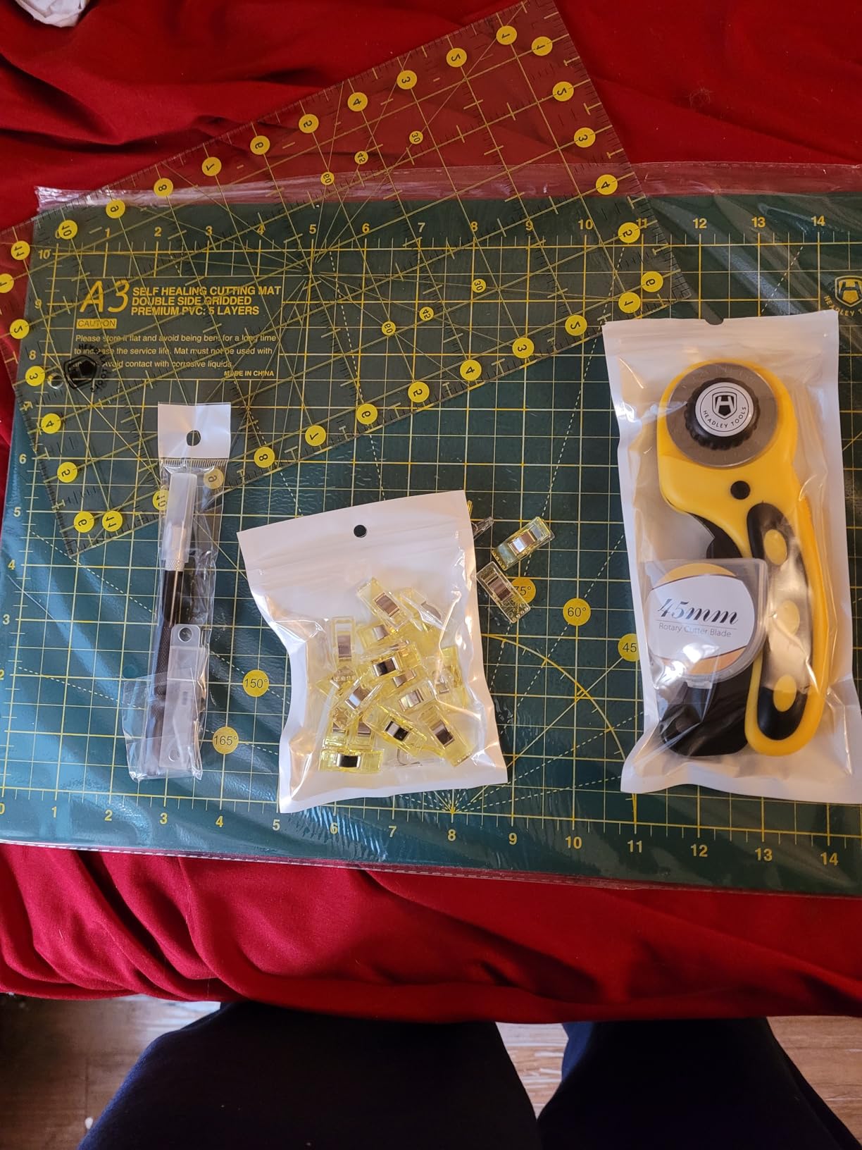 Headley Tools Rotary Cutter Set - 45mm Fabric Cutter, 5 Extra Rotary Blades, A3 Cutting Mat, Quilting Ruler and Sewing Clips customer photo 1