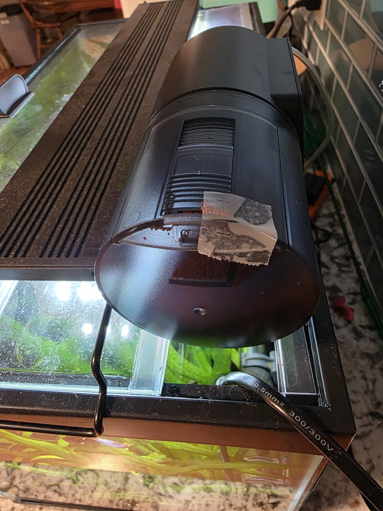 AquaMiracle Automatic Fish Feeder for Aquarium, Auto Fish Food Dispenser with Timer, Volume Adjustable Vacation Aquarium Feeder, for Granules Pallets Strips customer photo 2