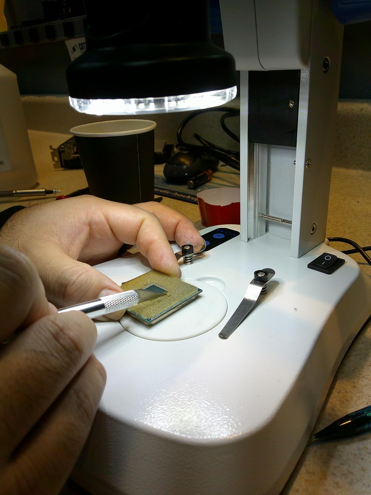 AmScope DM745 Series Digital Microscope for Industrial Inspection 0.7X-4.5X with 9-Inch Screen customer photo 2