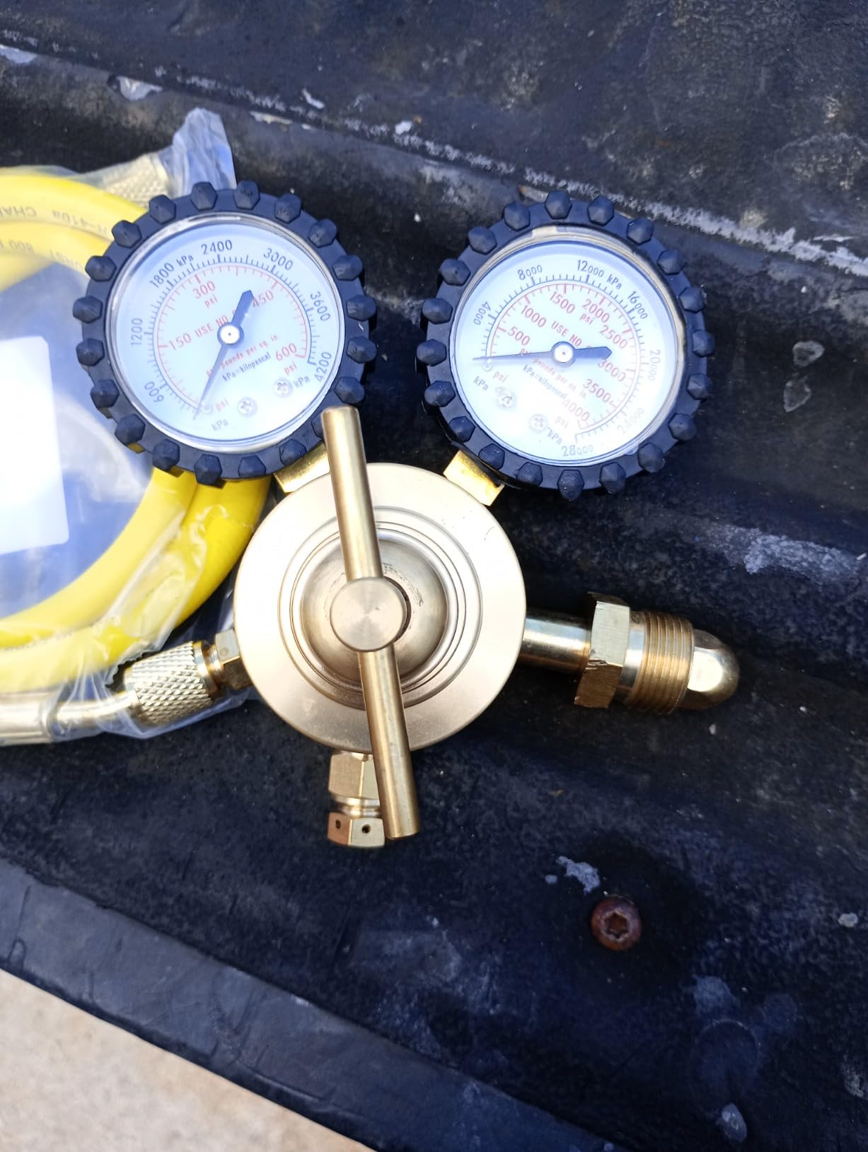 YESWELDER Nitrogen Regulator with Hose, 0-600 PSI and 0-4000PSI Output Pressure, CGA580 Inlet Connection and 1/4