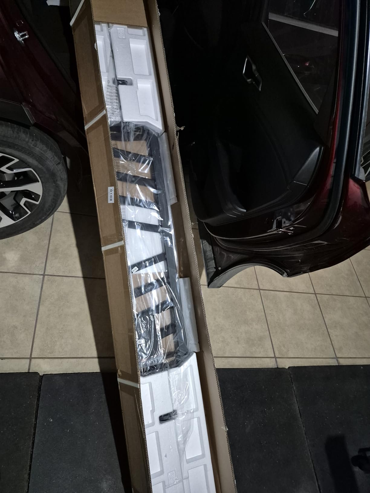 Titan Fitness Hybrid Angled Multi-Grip Olympic Barbell V3, Rated 1,900 LB, Rackable Swiss/Football Bar customer photo 2