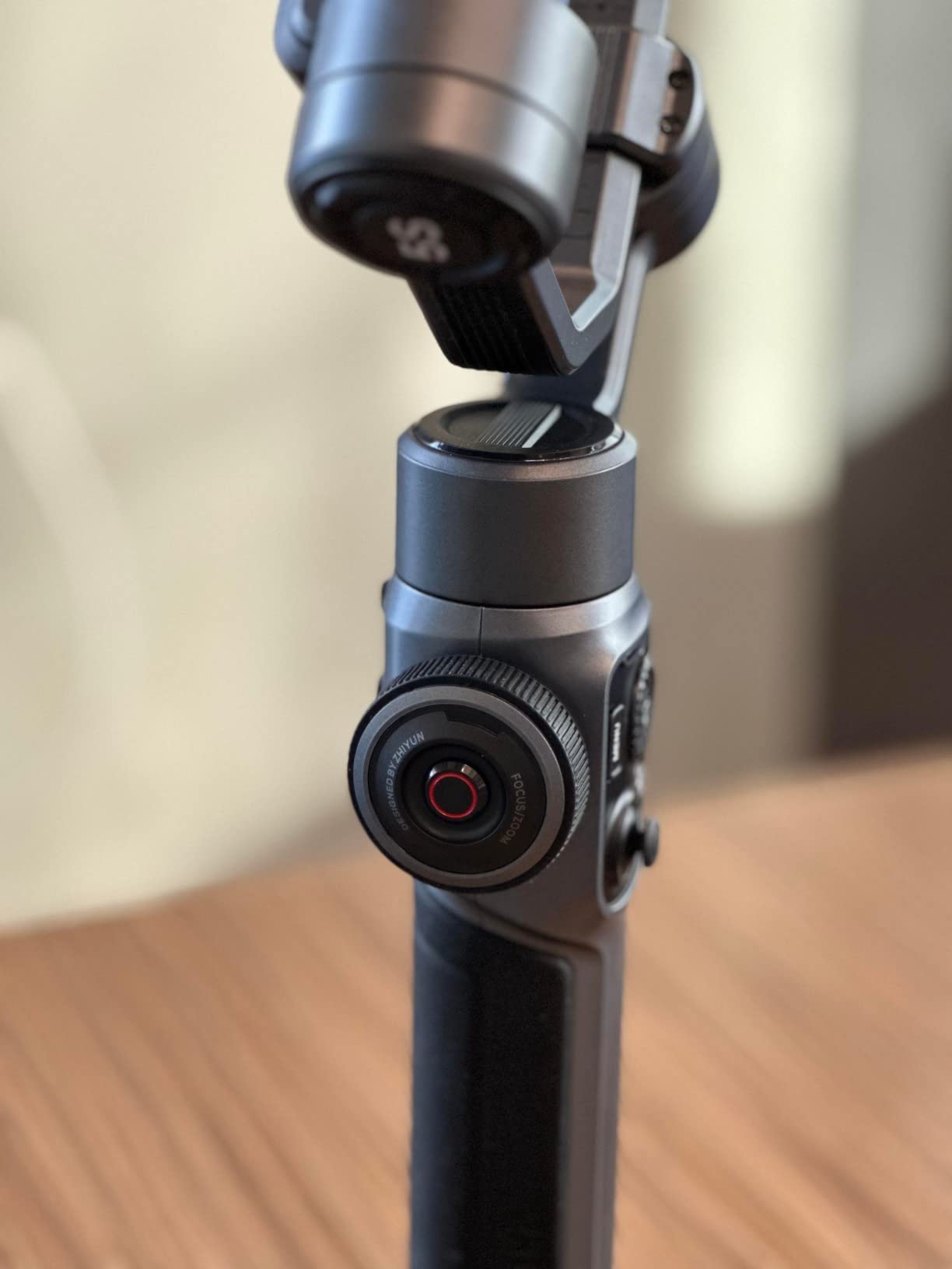Smooth 5S Smartphone Gimbal Stabilizer 3-Axis with Built-in Fill Light for iPhone Android with Face Object Tracking for Vlog Video Live Stream INS YouTube (Smooth 5 Upgrade Version)-Gray customer photo 2