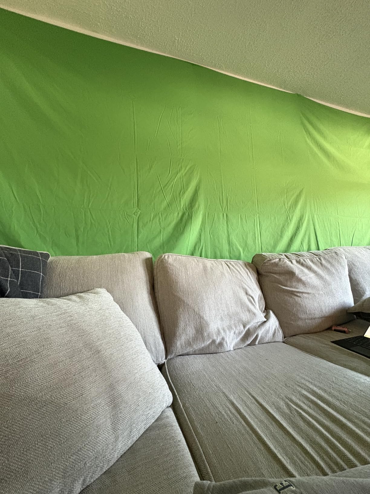 10X20ft Large Green Screen Backdrop for Photography, LCUIRC Two Rod Pocket Chromakey Collapsible Green Polyester Curtain with 4 Clamps for Photography, Zoom Meeting and Game Live Steaming customer photo 2