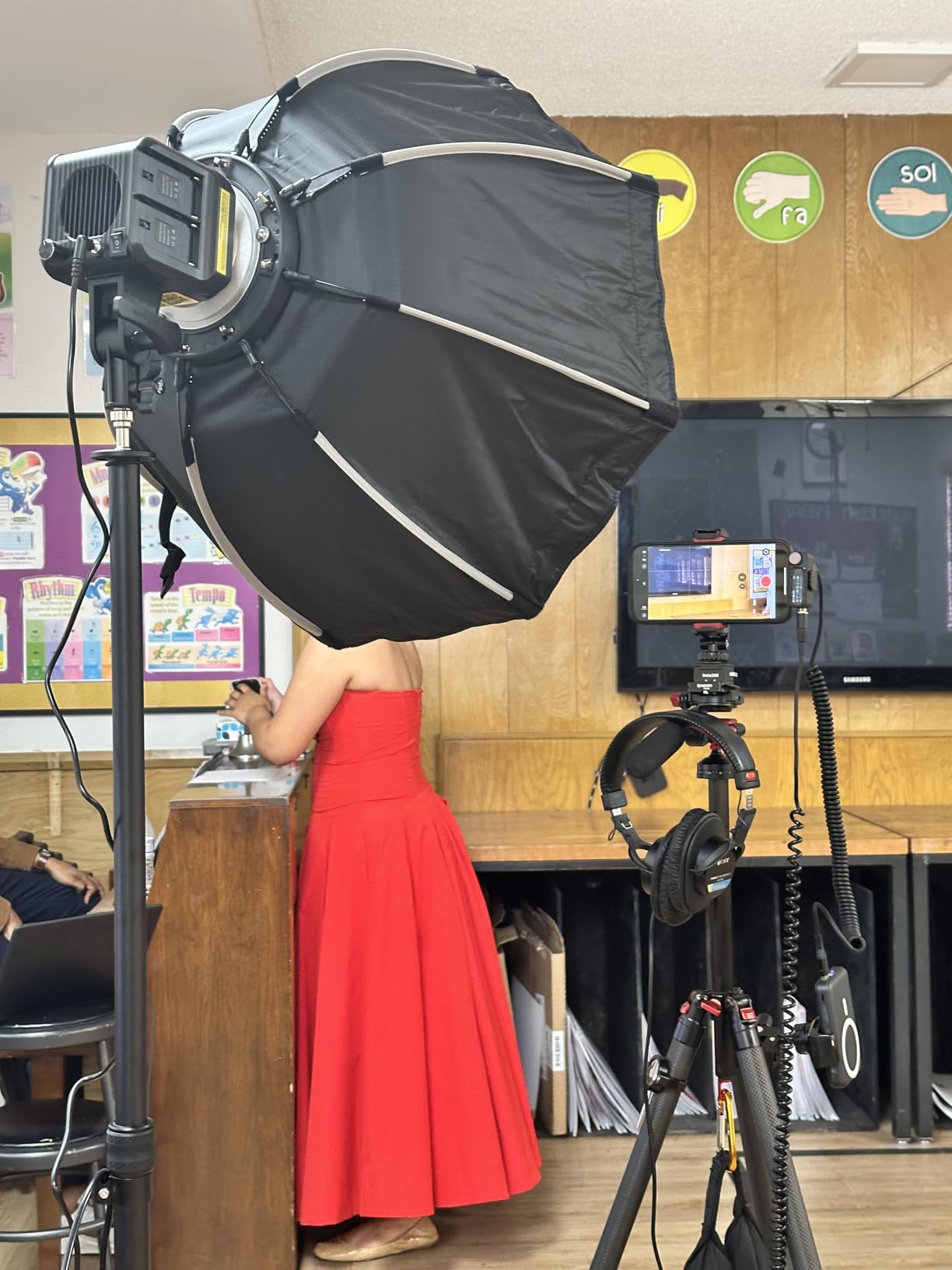 GVM 80W Bi-Color COB Video Light Kit with Bowens Mount Softbox & Stand, 2700K-7500K, CRI 97+ customer photo 2