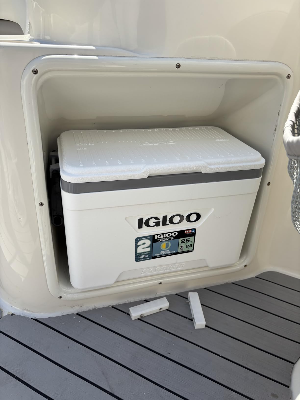 Igloo Marine Cooler | Insulated Hard Shell Ice Chest | Great for Fishing, Camping, Boating, & More customer photo 1