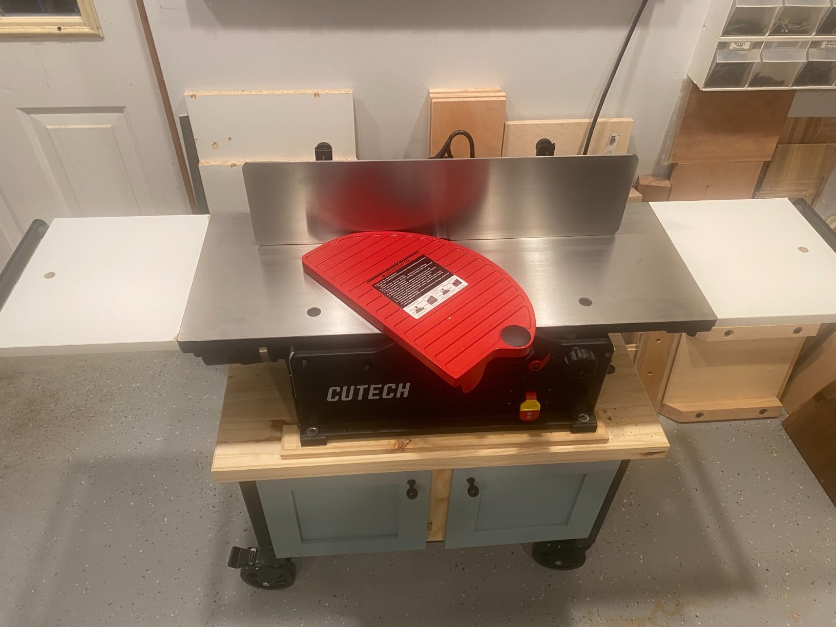 Cutech 40180HI 8-Inch Spiral Cutterhead Benchtop Jointer with Cast Iron Tables, 16 TC Inserts, Extra Long 24