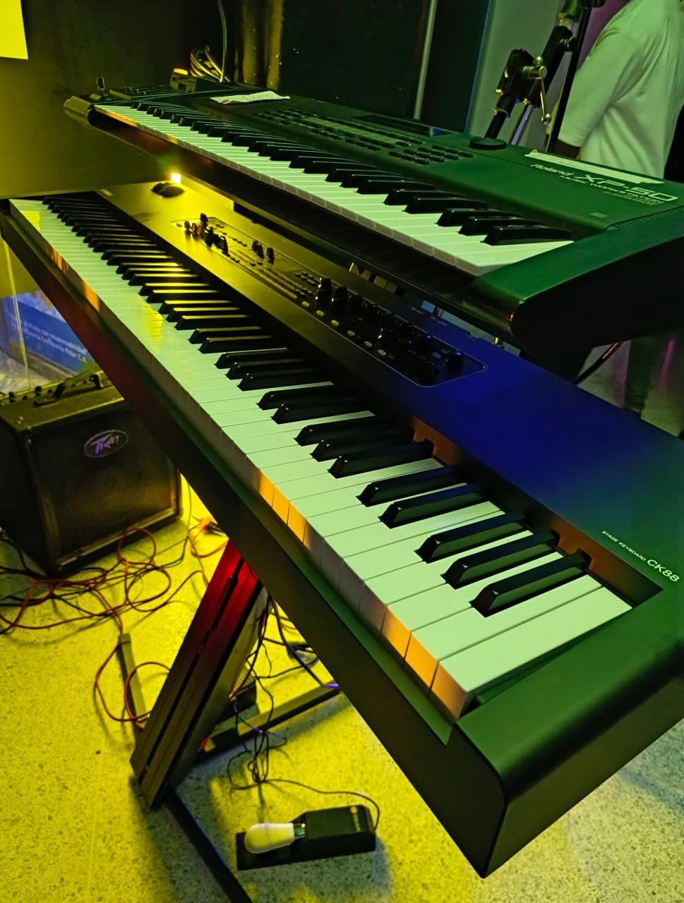 Yamaha CK Series 61-Key Stage Keyboard with Built-In Speakers, Black (CK61) customer photo 1
