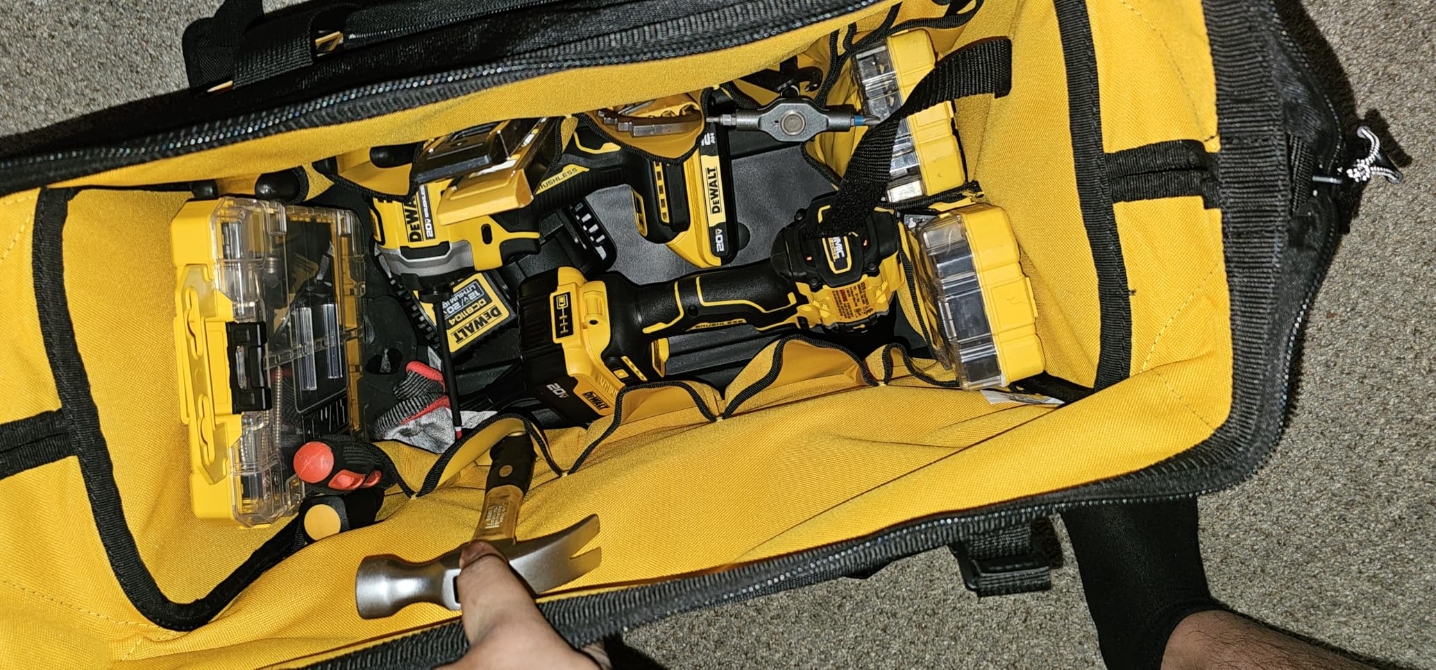 DEWALT 18 Inch Rolling Tool Storage Bag with 27 Pockets (DWST560107) customer photo 2