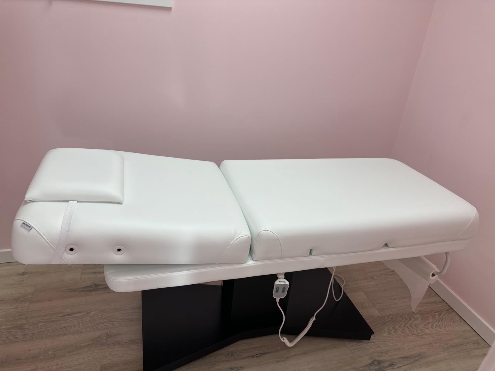 SKINACT Milo 3.0 Motor (with Independent Leg Adjustment) Electric Massage & Facial Bed/Table White top and Dark Brown Base customer photo 2