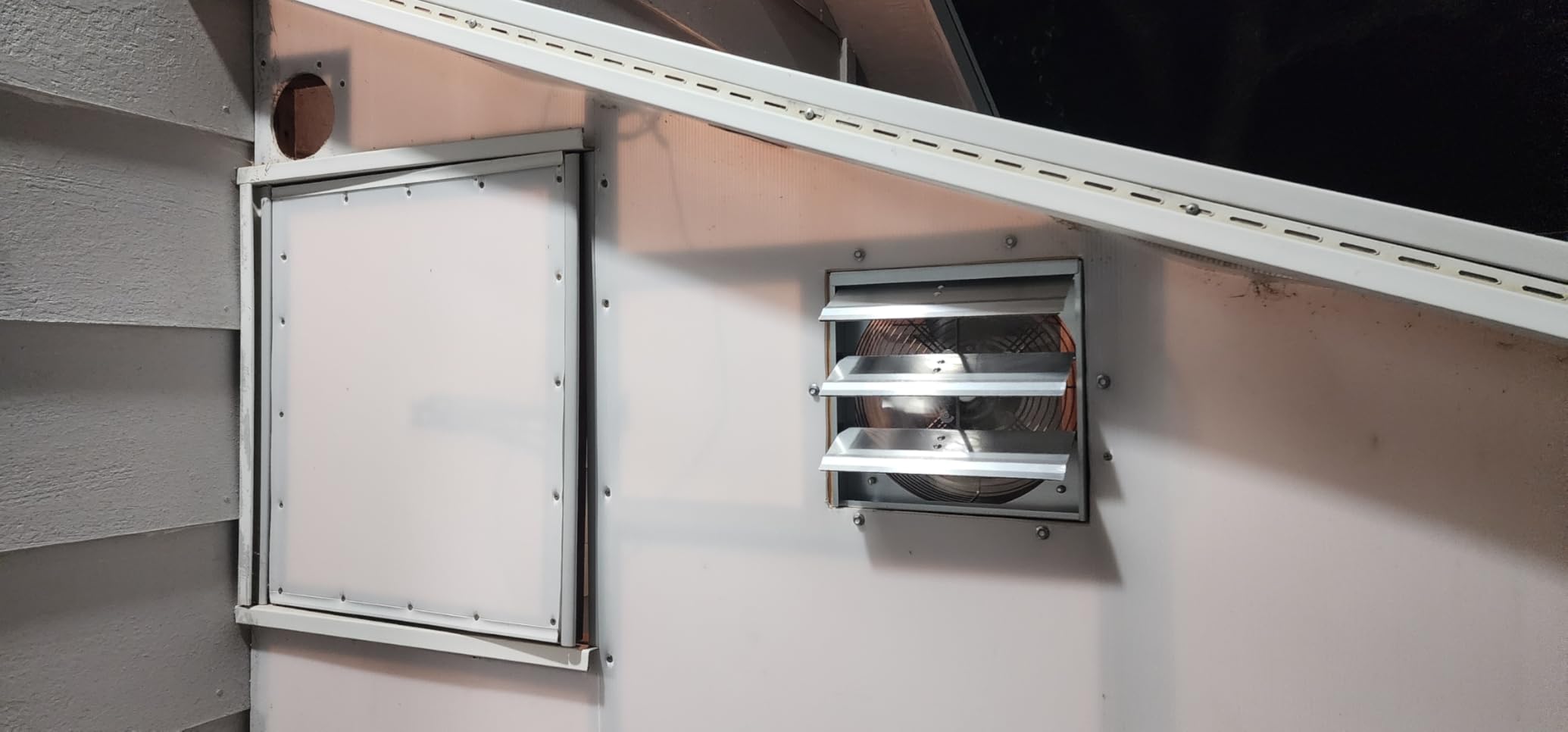 VEVOR Shutter Exhaust Fan, 16'' with Various Speeds, AC-motor, 2000 CFM, Wall Mount Attic Fan, Ventilation and Cooling for Greenhouses, Garages, Sheds, FCC customer photo 2