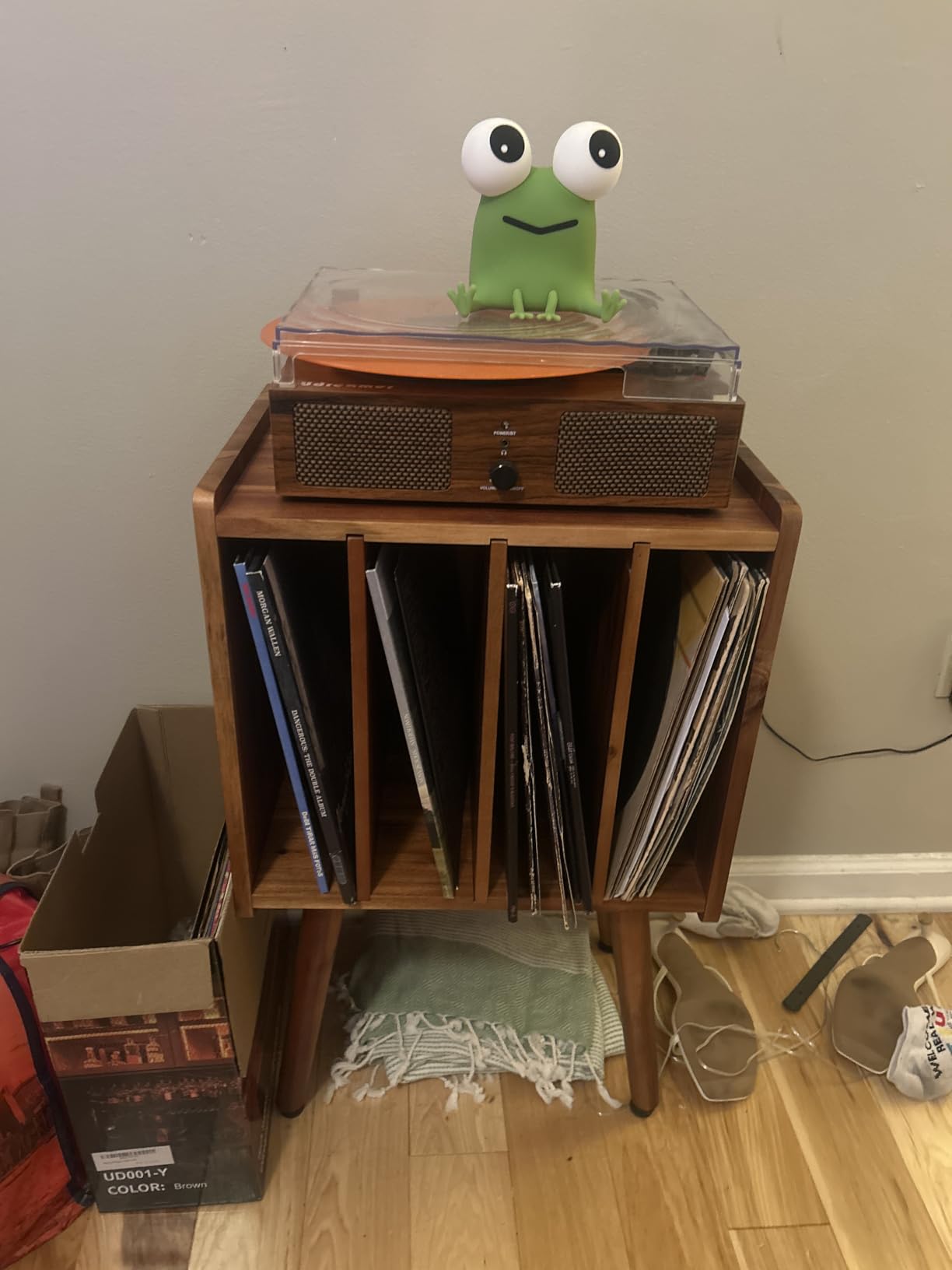 2BHOME Wooden LP Record Player Stand with 4 Cabinets, Holds up to 100 Vinyls, Metal Record Storage Holder and Organizer Table, Classical Design (Mid-Century Modern) customer photo 1