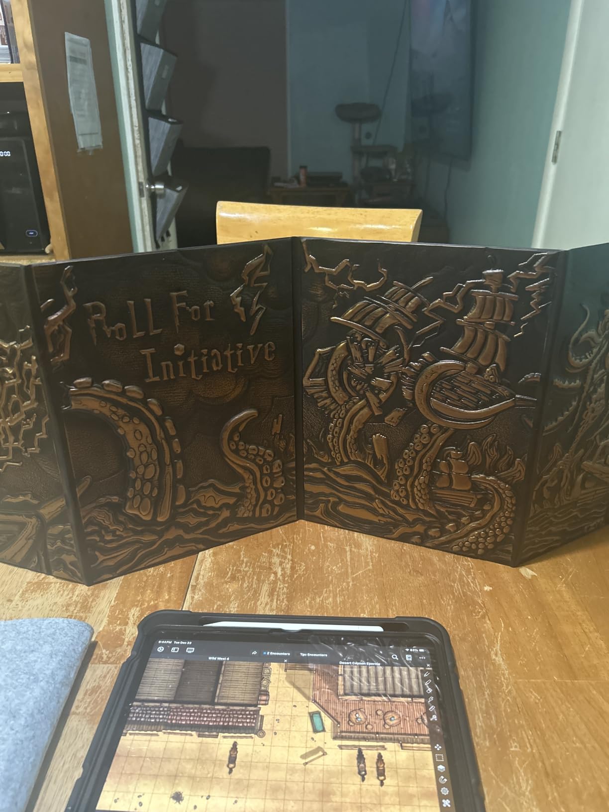 CZYY DND Dungeon Master Screen Four-Panel with Pockets, Faux Leather 3D Embossed with Cthulhu - Included DM Screen Inserts and Storage Case customer photo 1