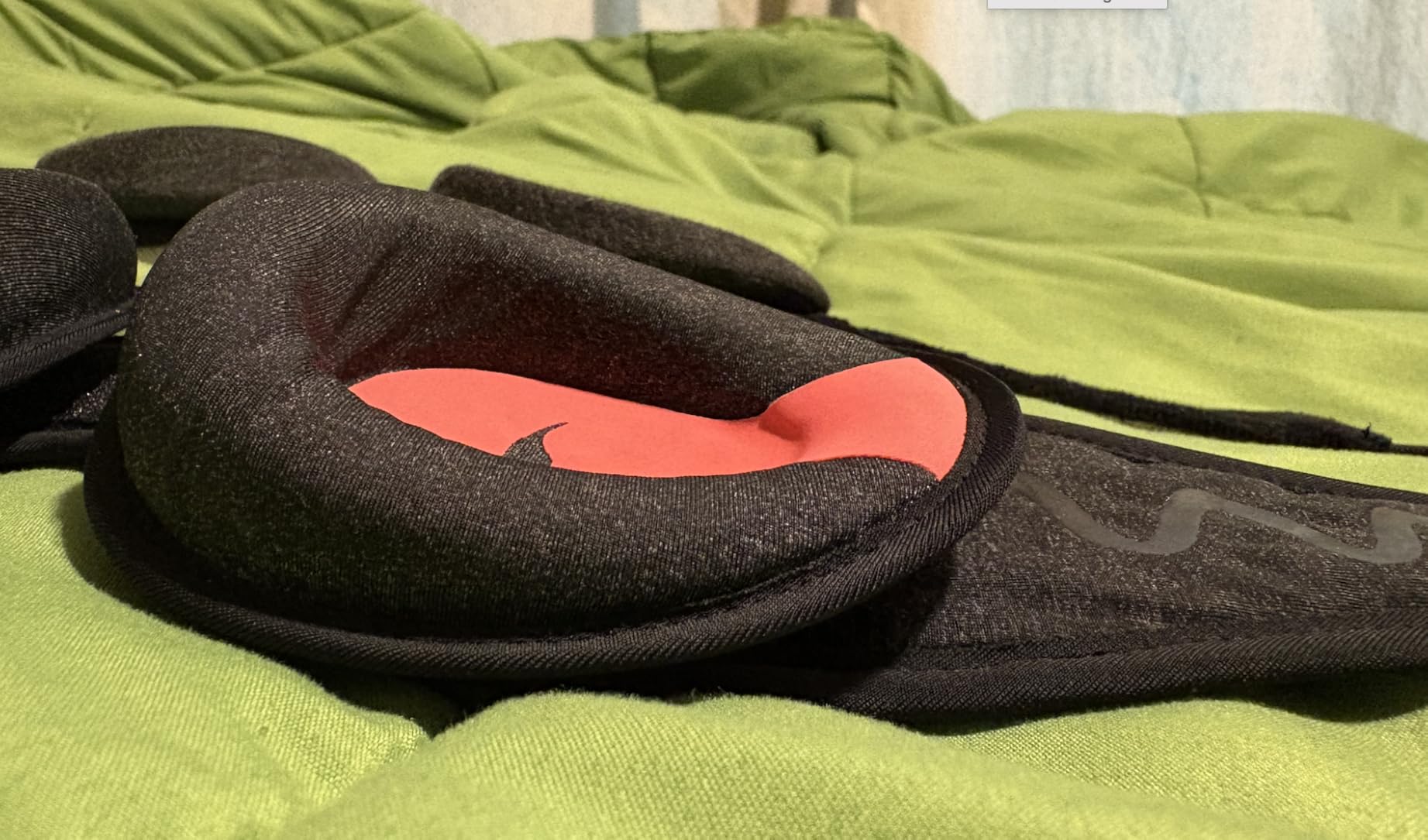 Manta Pro Sleep Mask - 100% Light Blocking Sleep Mask for Side Sleepers, Breathable and Comfortable, Spacious & Zero Pressure customer photo 2
