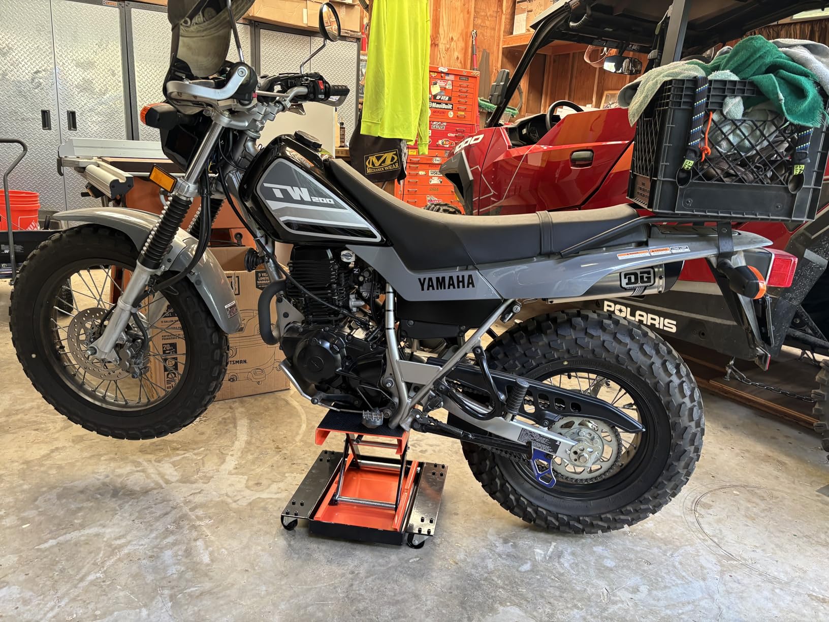 VEVOR Motorcycle Lift, 1100 LBS Motorcycle Lift ATV Scissor Lift Jack with Dolly & Hand Crank, Center Hoist Crank Stand with Wide Deck & Tool Tray for Street Bikes, Cruiser Bikes, Touring Motorcycles customer photo 2