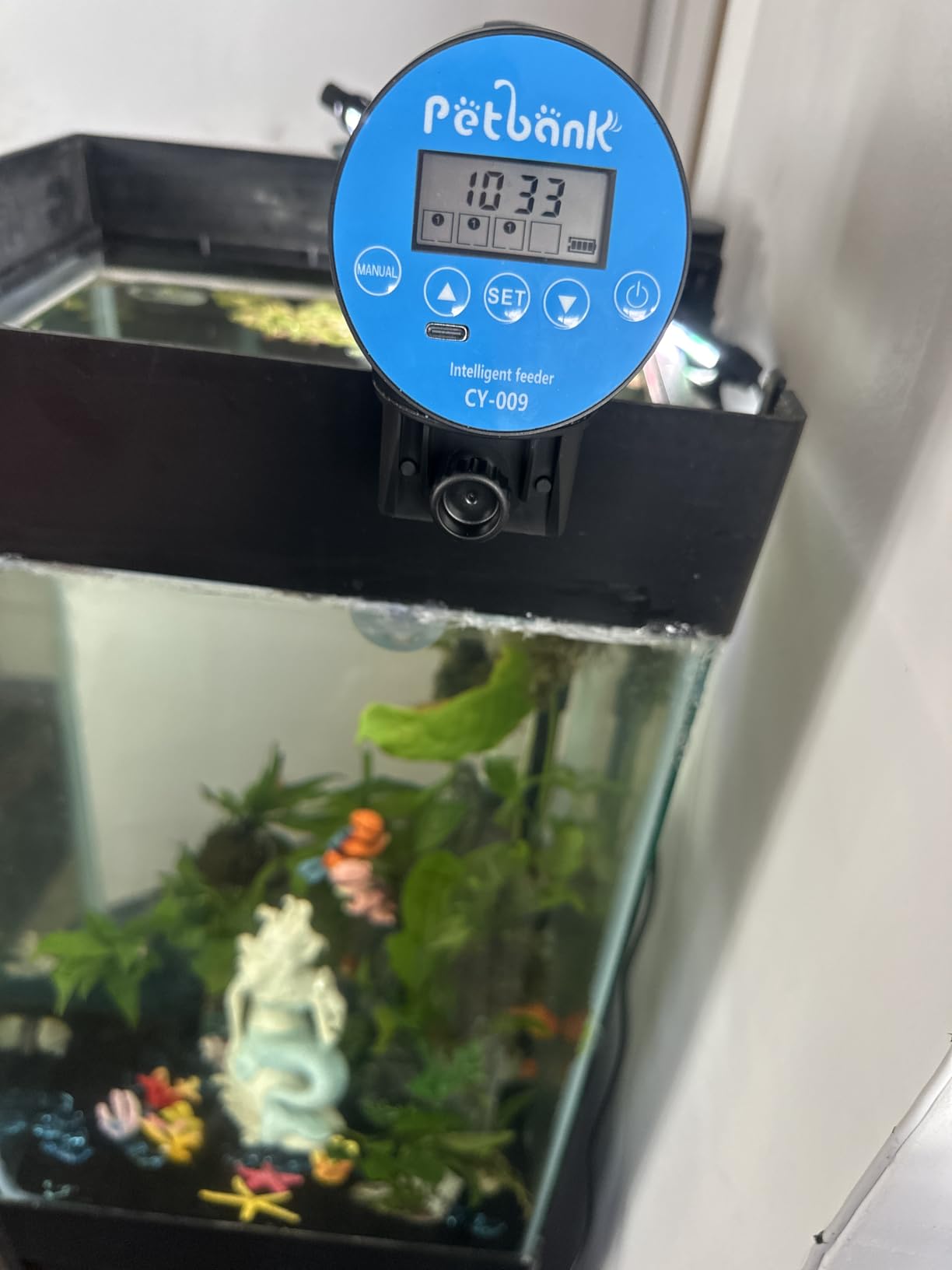 Automatic Fish Feeder - Rechargeable Timer Fish Feeder with USB Charger Cable, Fish Food Dispenser for Aquarium or Fish Tank customer photo 1