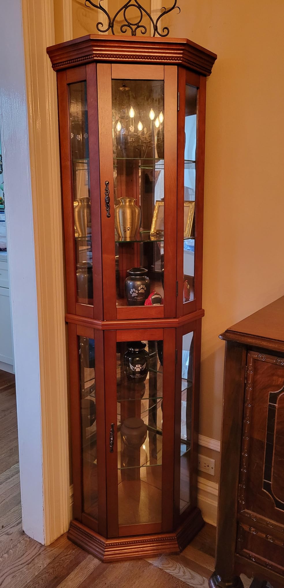 BELLEZE Lighted 3-Side Glass Display Curio Cabinet w/Tempered Glass Doors and Shelves, Accent Wooden Corner Cabinet with Bulb, Corner Storage Decoration Rack for Living Room customer photo 1