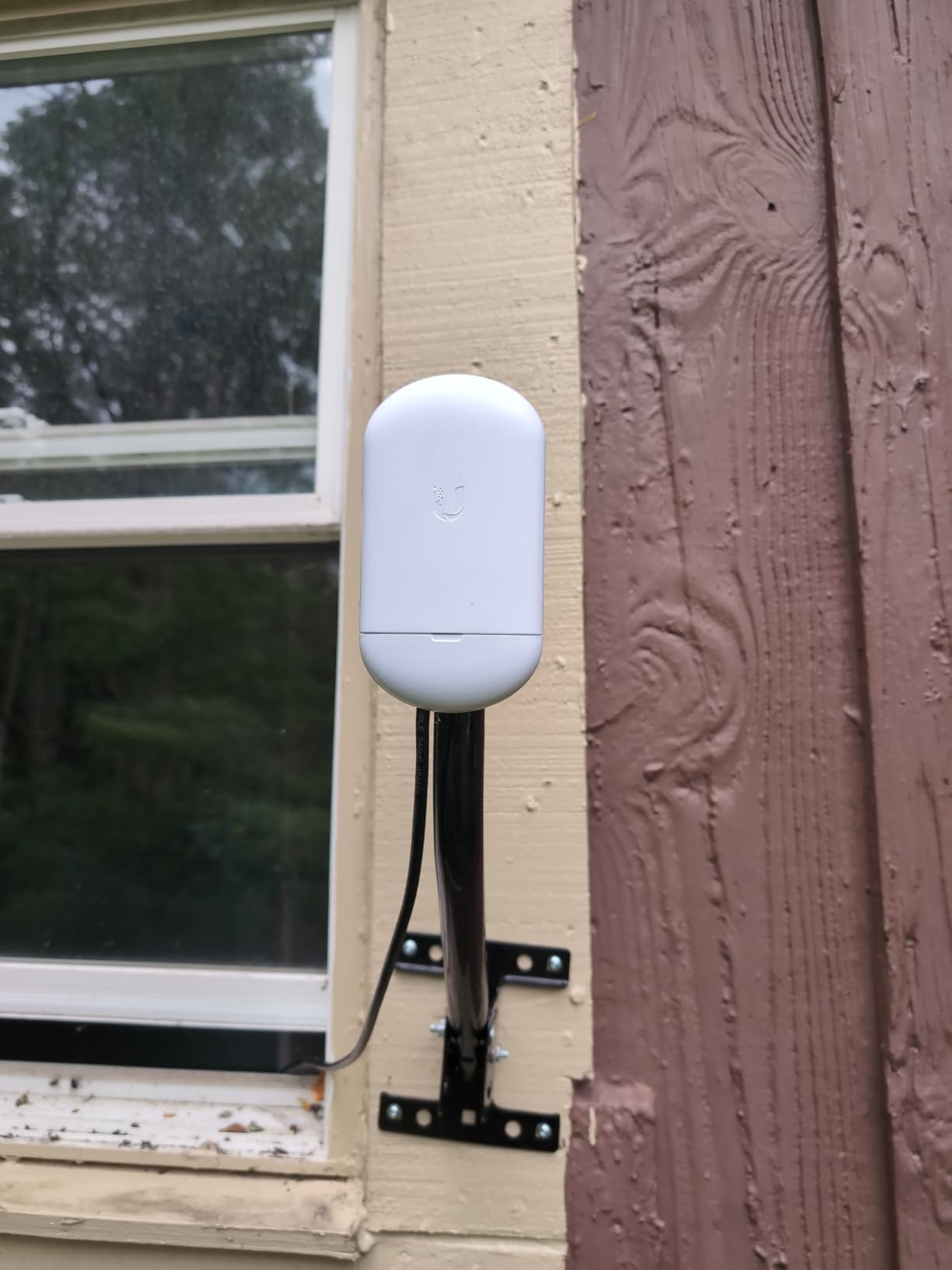 Wireless Bridge Ubiquiti LOCO5AC PRE-CONFIGURED, Bundle of 2 Ubiquiti Nanostation LOCO 5AC, Point to Point Outdoor WiFi Bridge, Plug and Play, 5GHz, 450+Mbps, 10+ km Link Range, Network Bridge customer photo 2