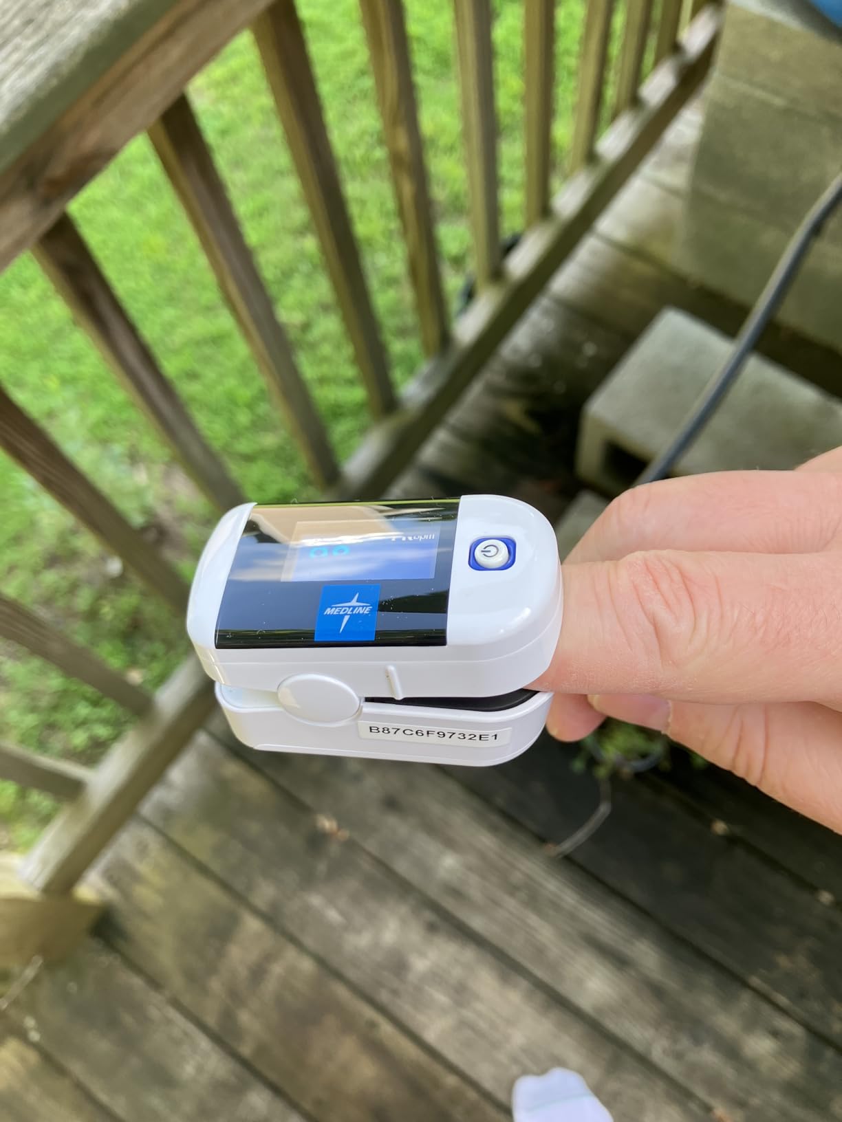 Medline Soft-Touch Bluetooth Fingertip Pulse Oximeter, One Each customer photo 2
