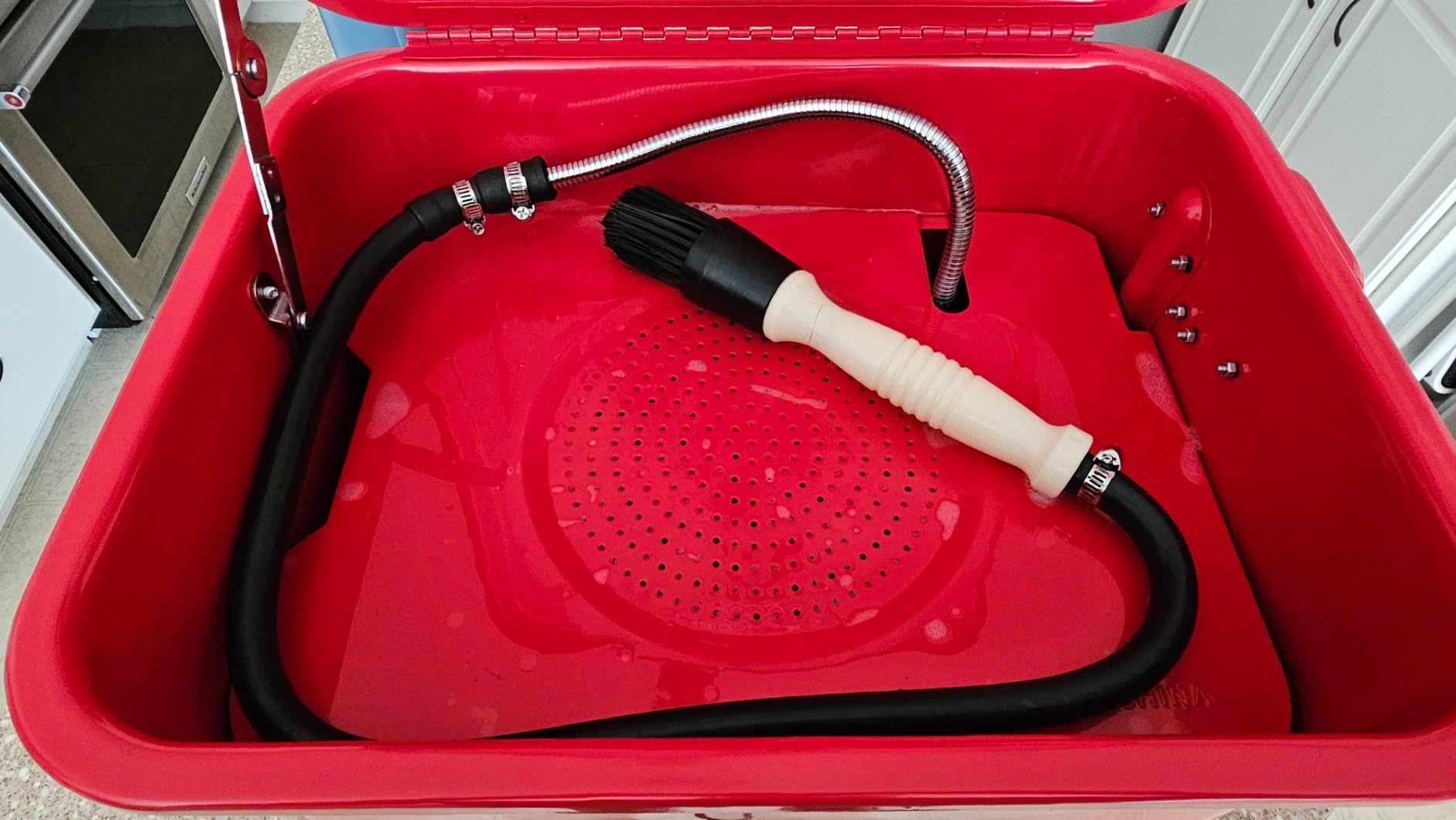 Jack Boss 3.5 Gallon Capacity Portable Steel Cabinet Parts Washer with 110V Electric Pump for Wheel Bearings, Gears, and Carburetors, Red customer photo 2