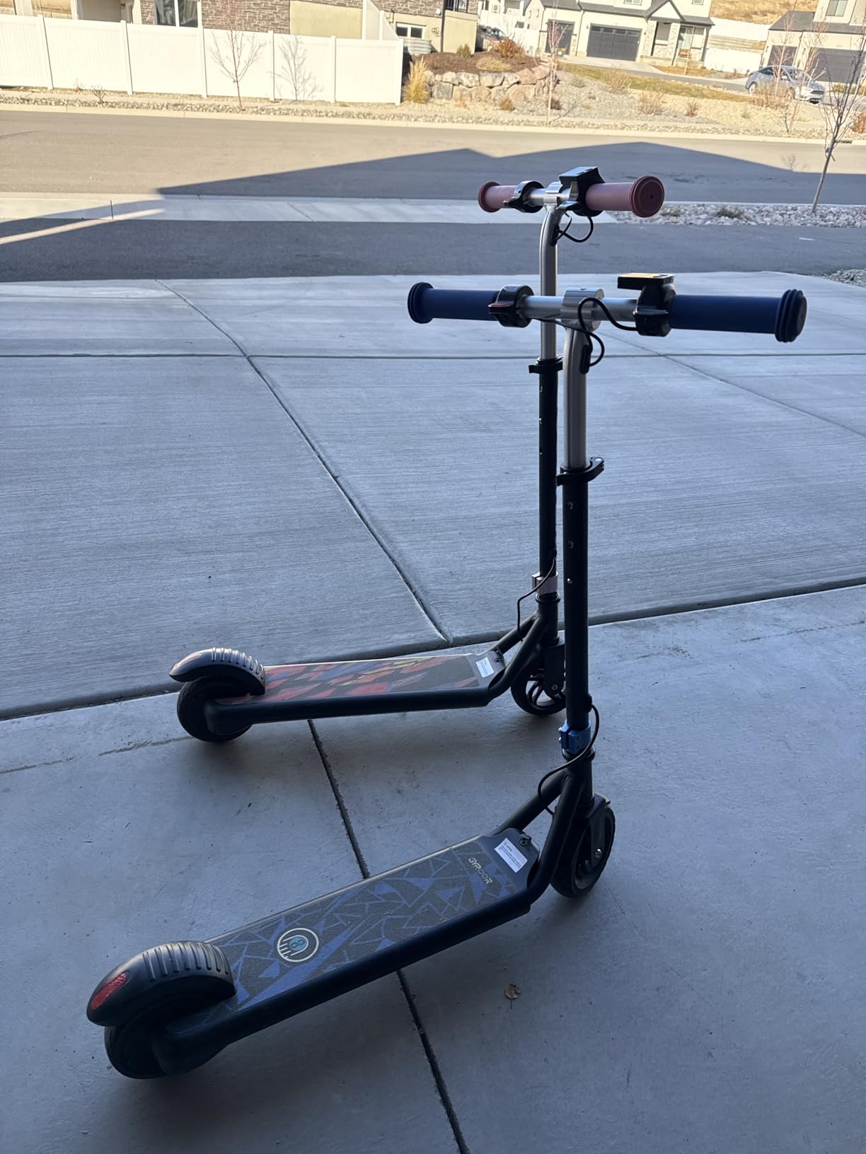 Gyroor H30 Max Electric Scooter for Kids, LED Display, 150W Powerful Motor, Dual Brake System, Adjustable Height and Speed, Best Presents for Kids customer photo 1