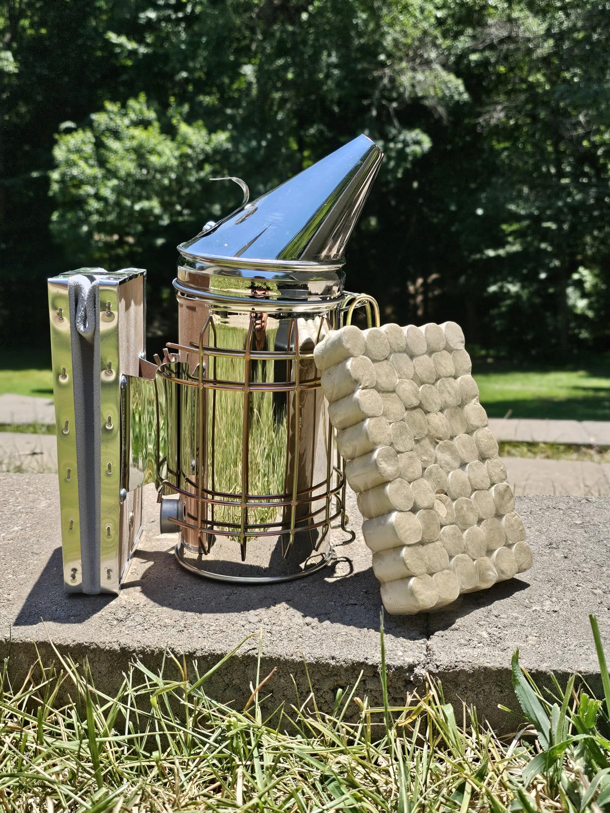 BeeTech Stainless Steel Bee Hive Smoker with Heat Shield Included 54Pcs Smoker Pellets for Beekeeping Starters Supplies customer photo 2