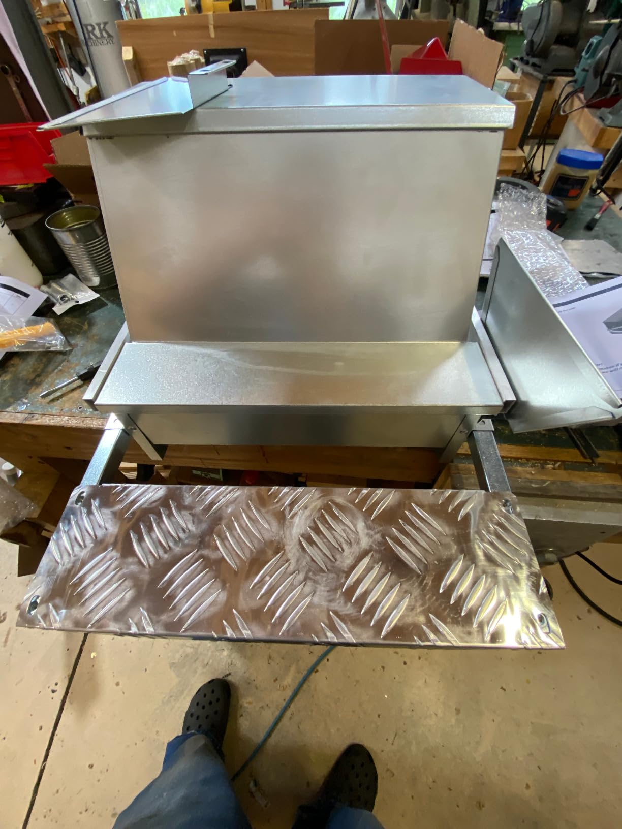 RYFT Automatic Chicken Feeder 25 lb Galvanized Steel Poultry Feeder, Up to 12 Chickens 10 Days with Weatherproof Lid, for Chickens, Ducks, Fowl customer photo 1