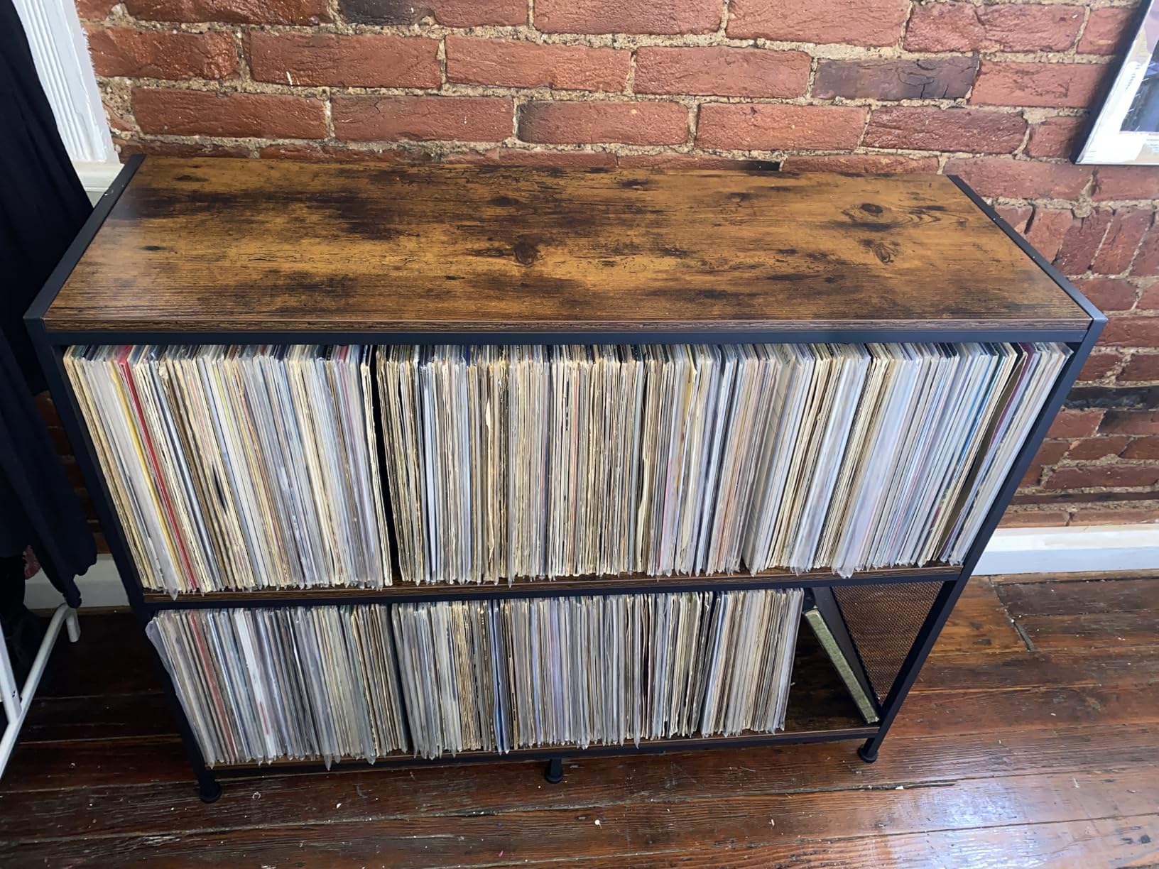 3-Tier Vinyl Record Storage: Vintage Player Table with Spacious Storage - Up to 450 Records, Turntable Stand with Adjustable Dividers, Extra Top Surface for Audio Equipment, Perfect for Living Room customer photo 2