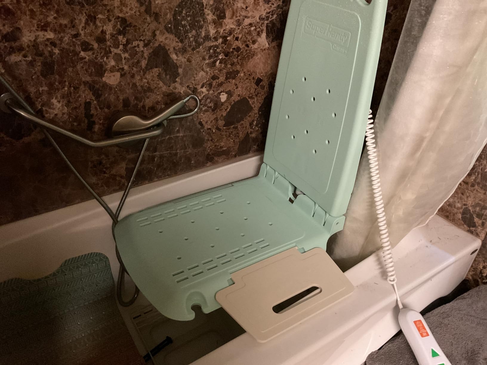 SuperHandy Portable Floor Lift and Bath Lift for Seniors, Foldable, 330 LBS Capacity, IP68 Waterproof customer photo 1