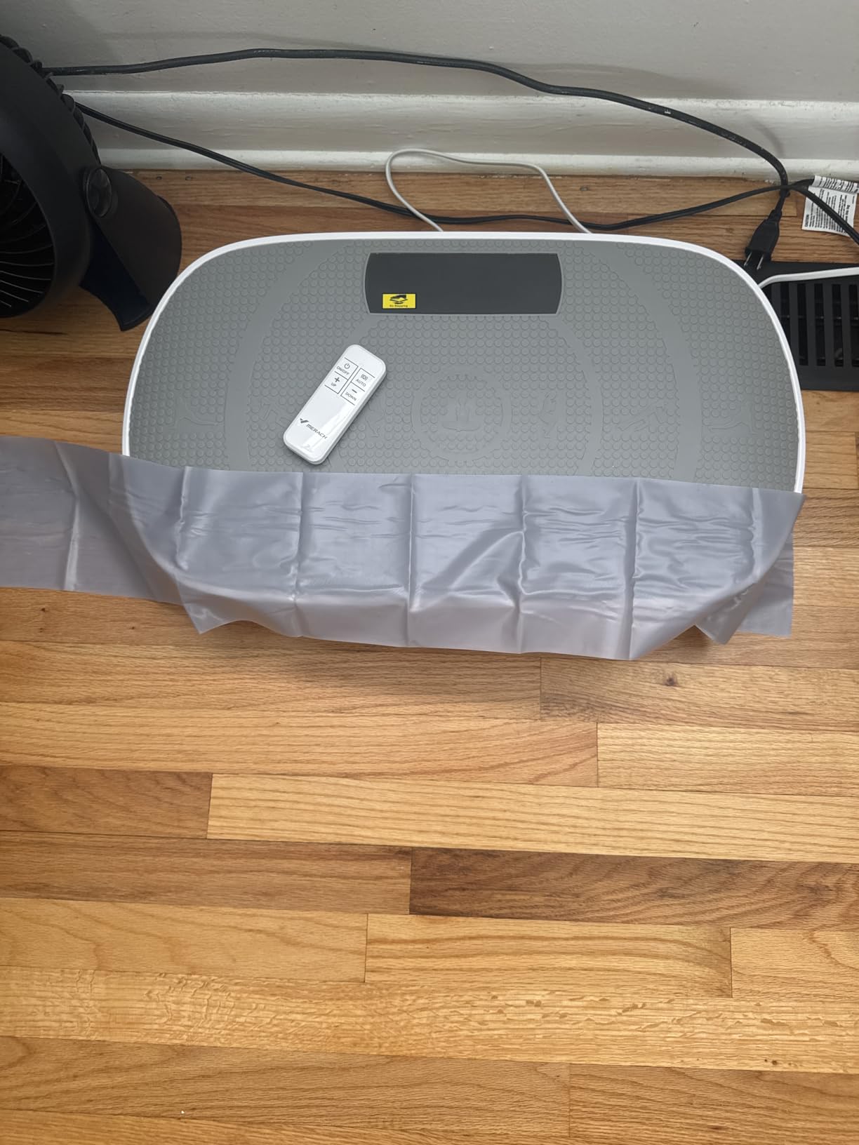 MERACH Vibration Plate Exercise Machine, Whole Body Workout Equipment for Women, Bluetooth and Silicone Pedal, Vibration Plate with Auto Mode, Vibrate Fitness Platform for Home customer photo 1