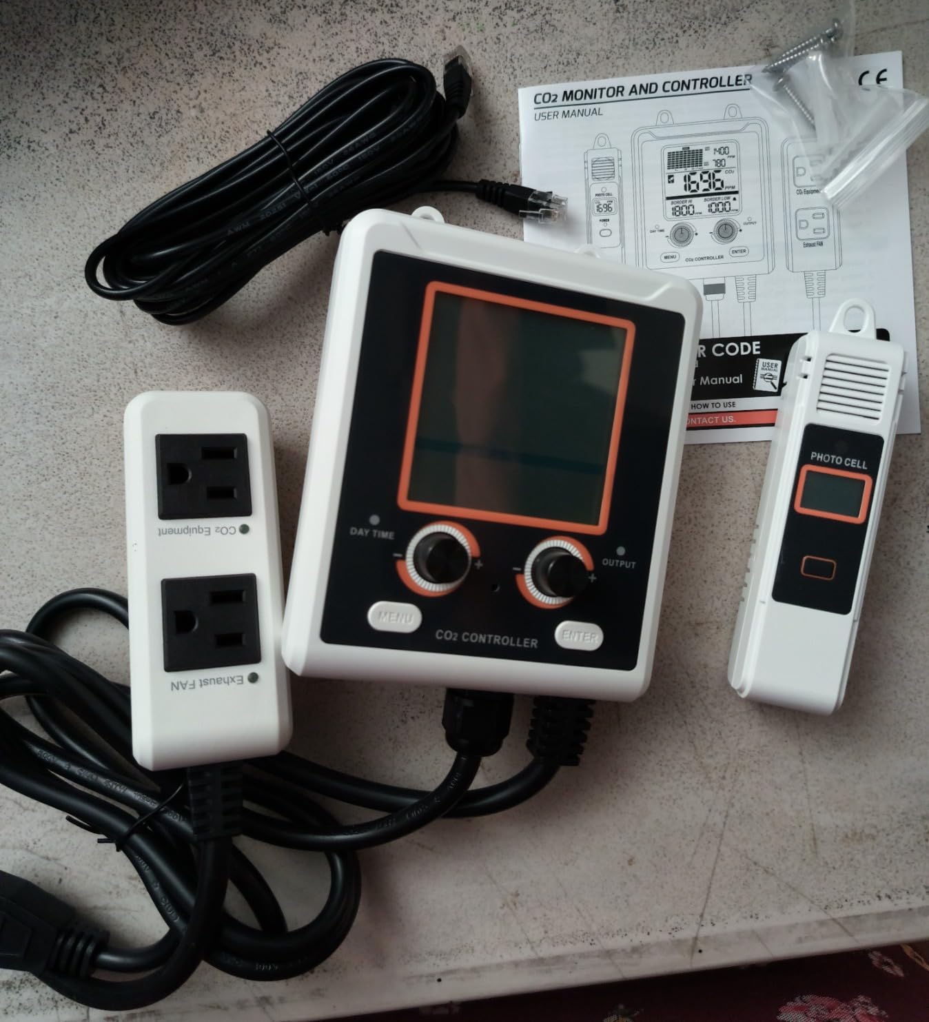 CO2 Controller Dual Outlets Carbon Dioxide Controller for Grow Room, Two Smart Plugs Automatically Control Regulators and Fans, NDIR Sensor and Display CO2 Chart, Temp, RH customer photo 1