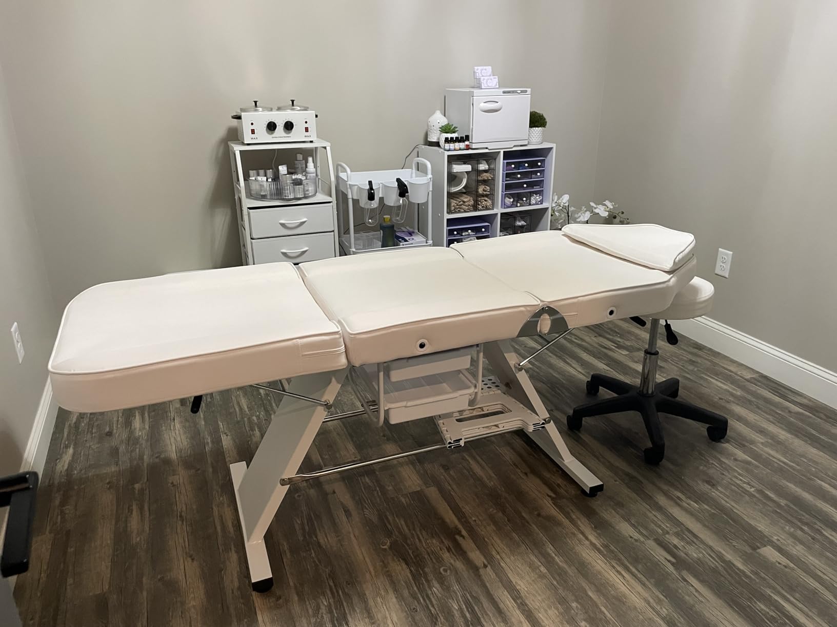 Massage Bed Tattoo Chair Massage Salon with Two Trays, Esthetician Table with Hydraulic Stool, Multi-Purpose 3-Section Facial Bed Table, Adjustable Beauty Barber Spa Beauty Equipment, White customer photo 1