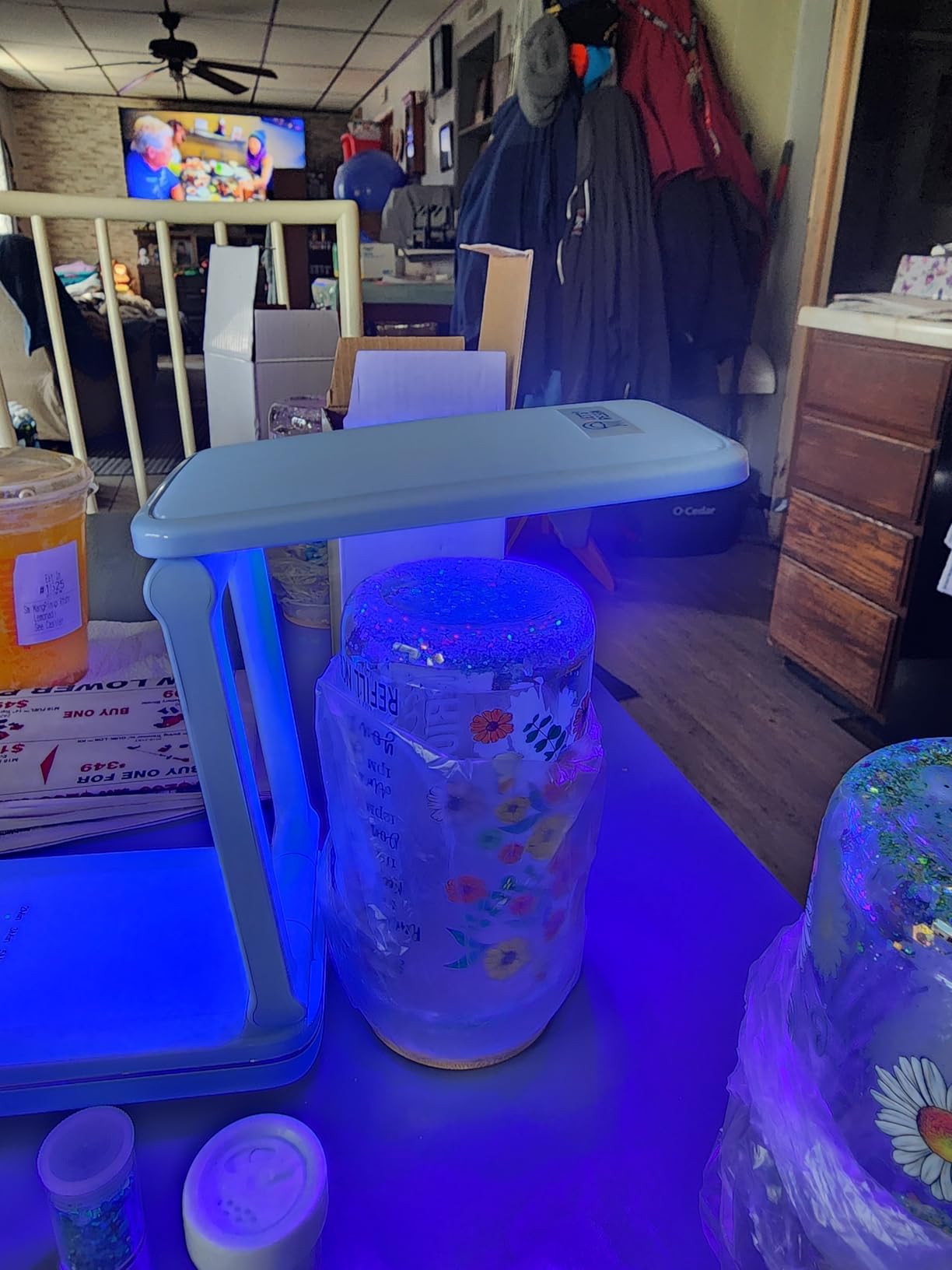 LET'S RESIN Portable Cordless UV Lamp, Rechargeable UV Light with Foldable & Adjustable Height, Large Curing Area, 2H Battery Life, 20min Curing for Molds, Jewelry Making UV Resin Curing Tool customer photo 1