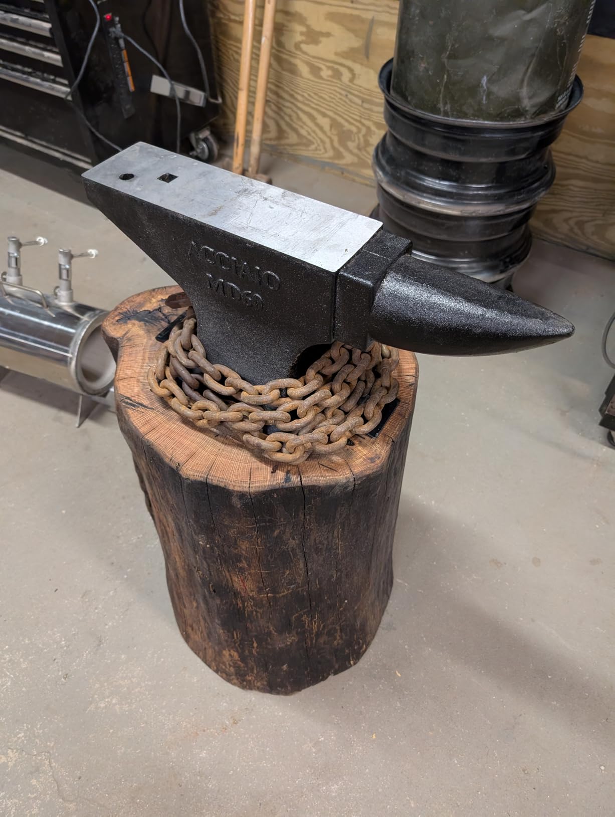 Cast Steel Anvil,132 Lbs(60kg) Single Horn Anvil,High Hardness Round Horn Anvil Blacksmith with Large Countertop and Stable Base,Metalsmith Tool for Bending and Shaping,Black customer photo 2