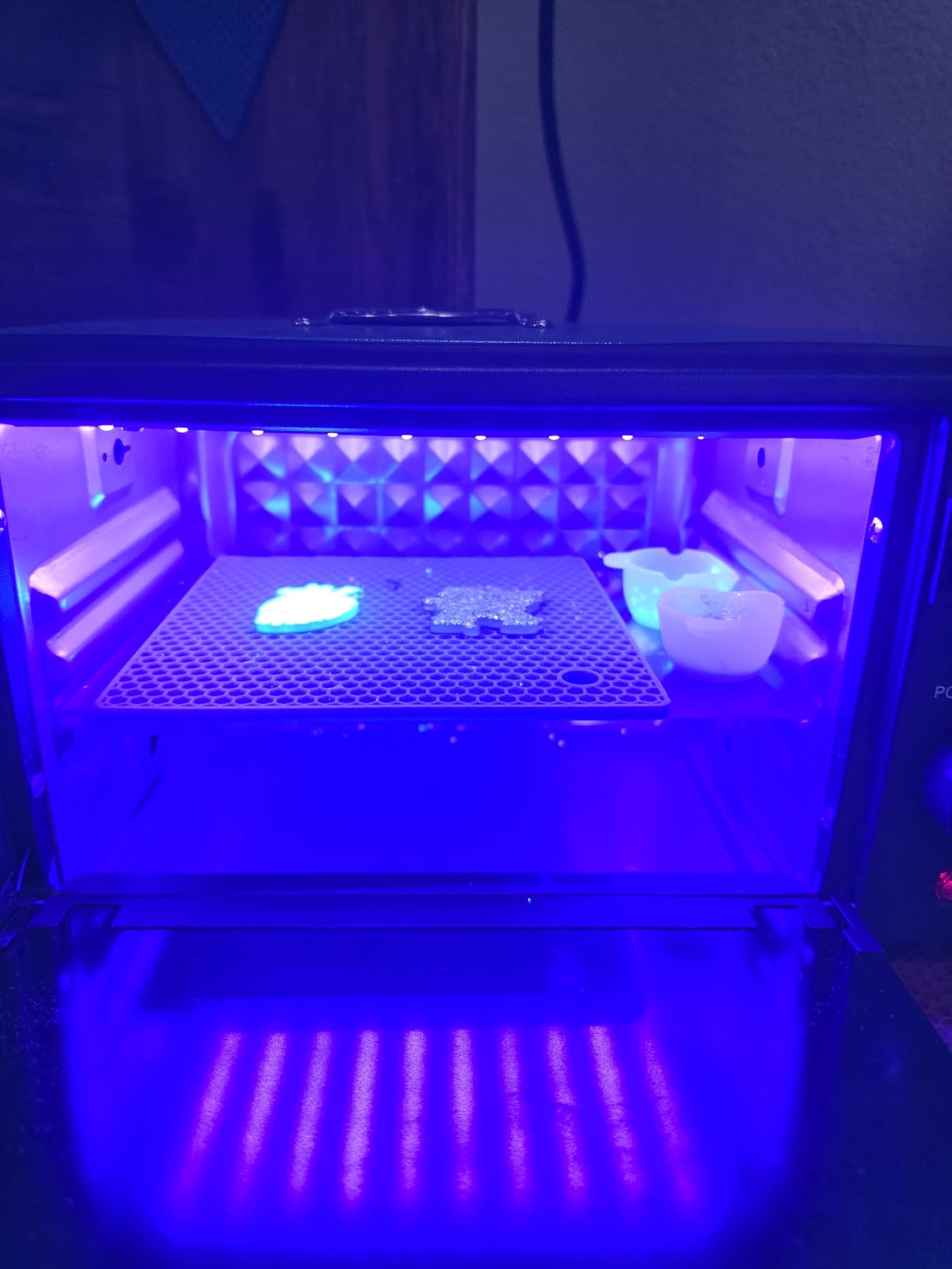 FAST MELT UV Resin Curing Box, 395nm UV Curing Light Station with 36 LED Beads, Auto UV Curing Resin Dryer Timer Setting Digital Display(S/M/H) wit Tray, UV Light for Craft|Jewelry Making|DIY Decor customer photo 1