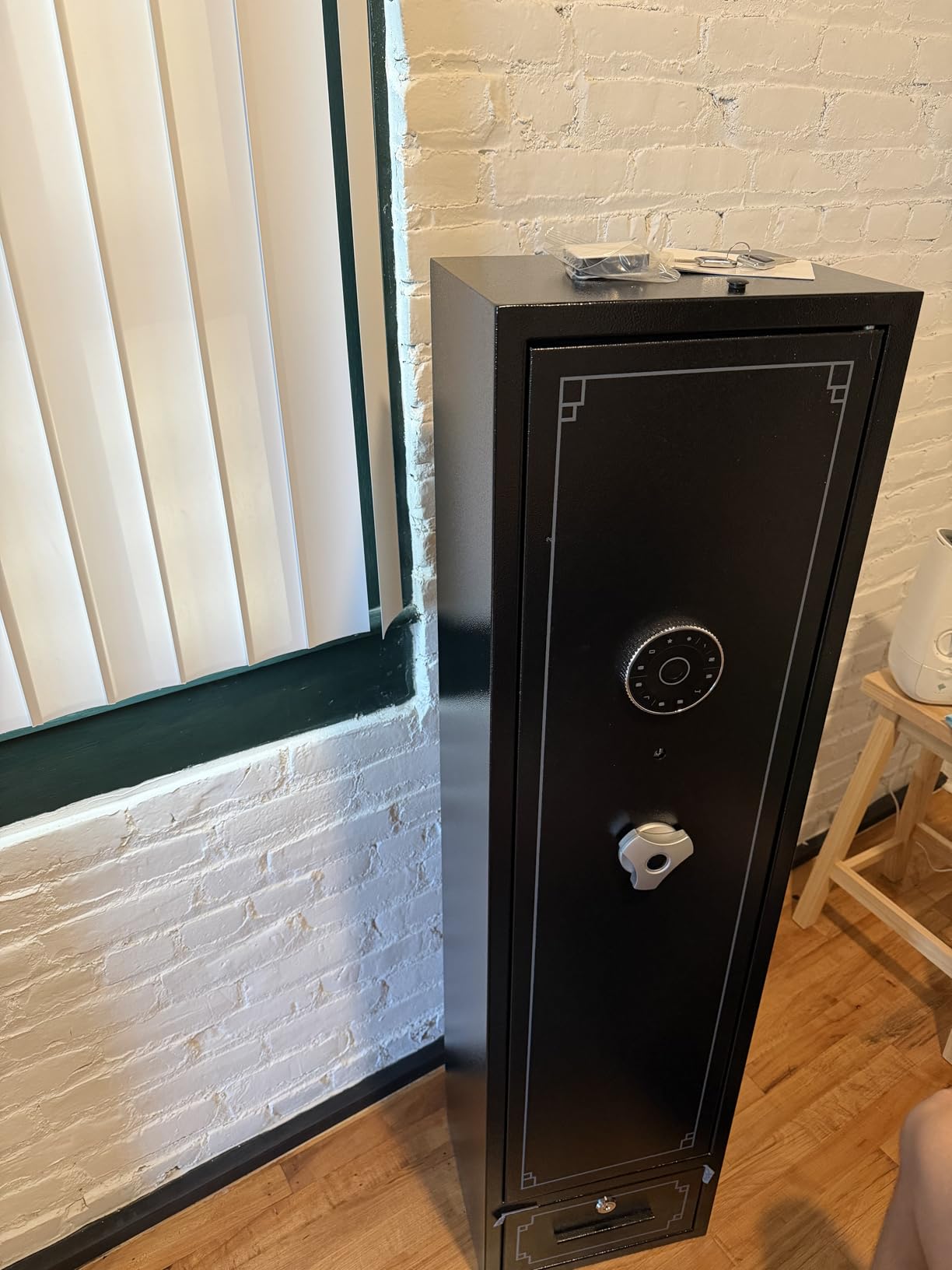 KAER 5-6 Gun Safe,Gun Safes for Rifle and Pistols,No Assembly Gun Cabinets,Rifle Safe,GunSafes for Rifle and Shotguns,Gun Safes & Cabinets with Drawer,Indoor Gun Rack,Removable Shelf (L) customer photo 2