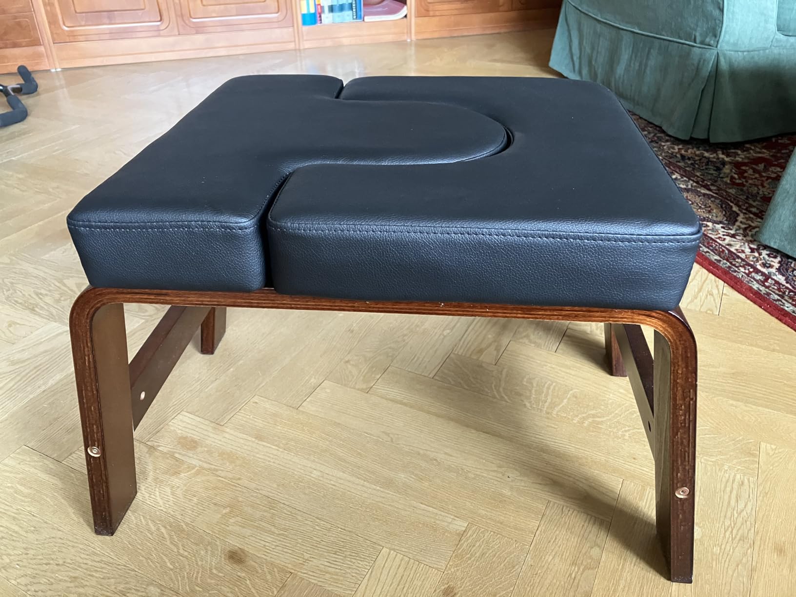 Yoga Headstand Bench, Stand Yoga Chair for Balance Training, Core Strength Building, Upside Down Chair for Relaxation, Handstand Trainer Inversion Chair for Home Gym (Wood Black) customer photo 1