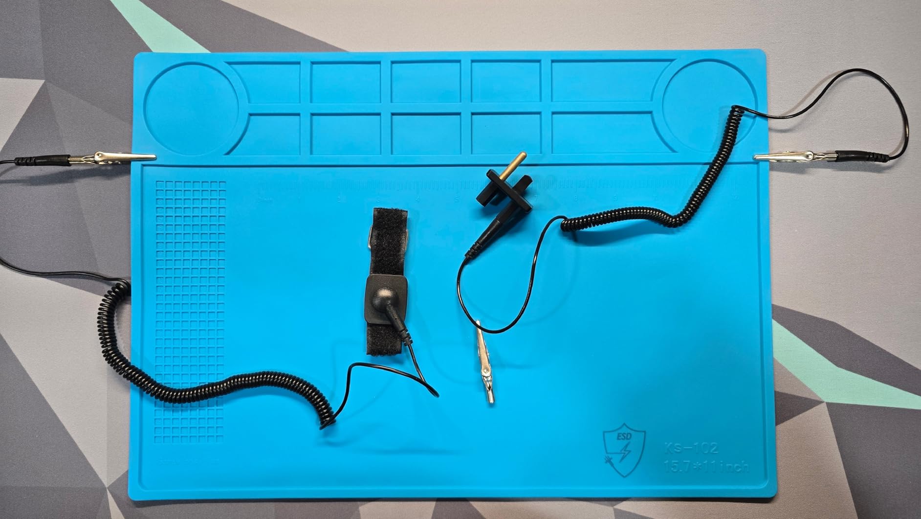 Kaisiking Anti-Static Mat Kit for Electronic - Anti Static Wrist Strap, Grounding Wire, Grounding Plug, ESD Pad 15.7'' x 11'' Heat Resistant Soldering Mat for Electronics Computer Repair customer photo 1