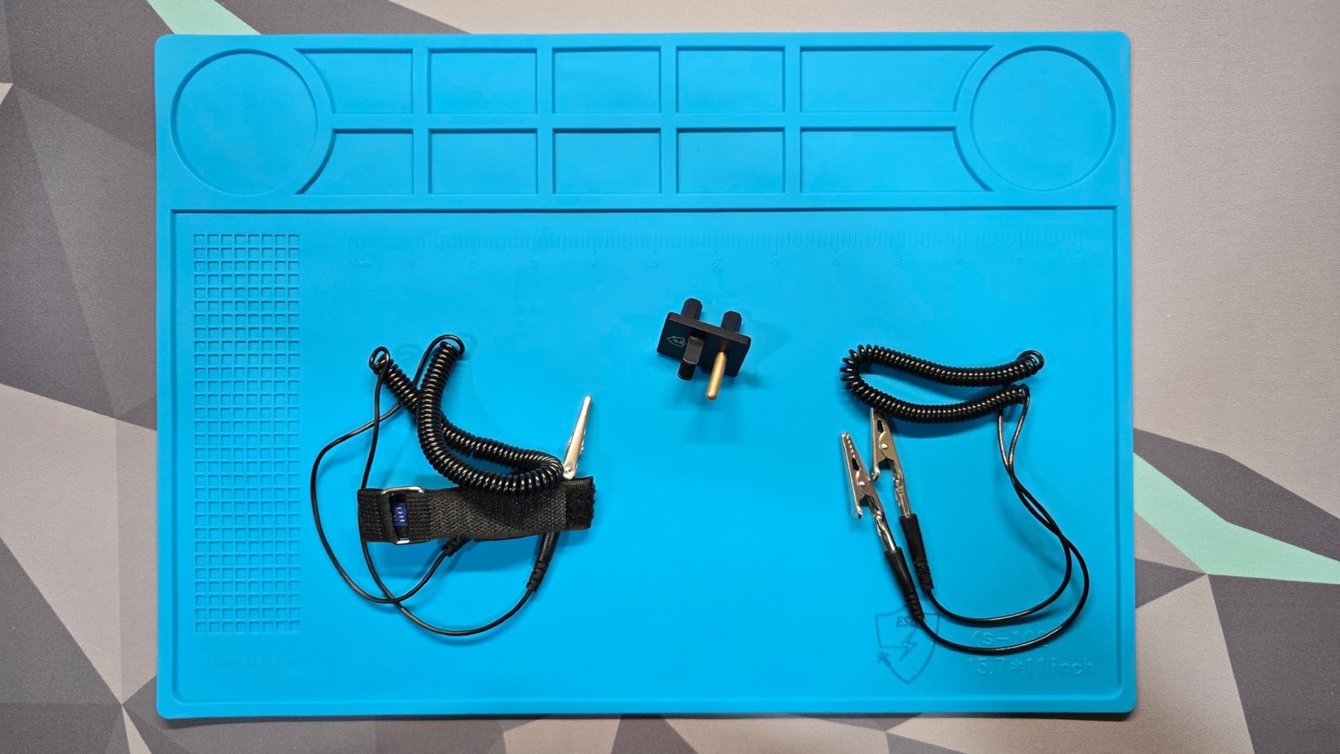 Kaisiking Anti-Static Mat Kit for Electronic - Anti Static Wrist Strap, Grounding Wire, Grounding Plug, ESD Pad 15.7'' x 11'' Heat Resistant Soldering Mat for Electronics Computer Repair customer photo 2